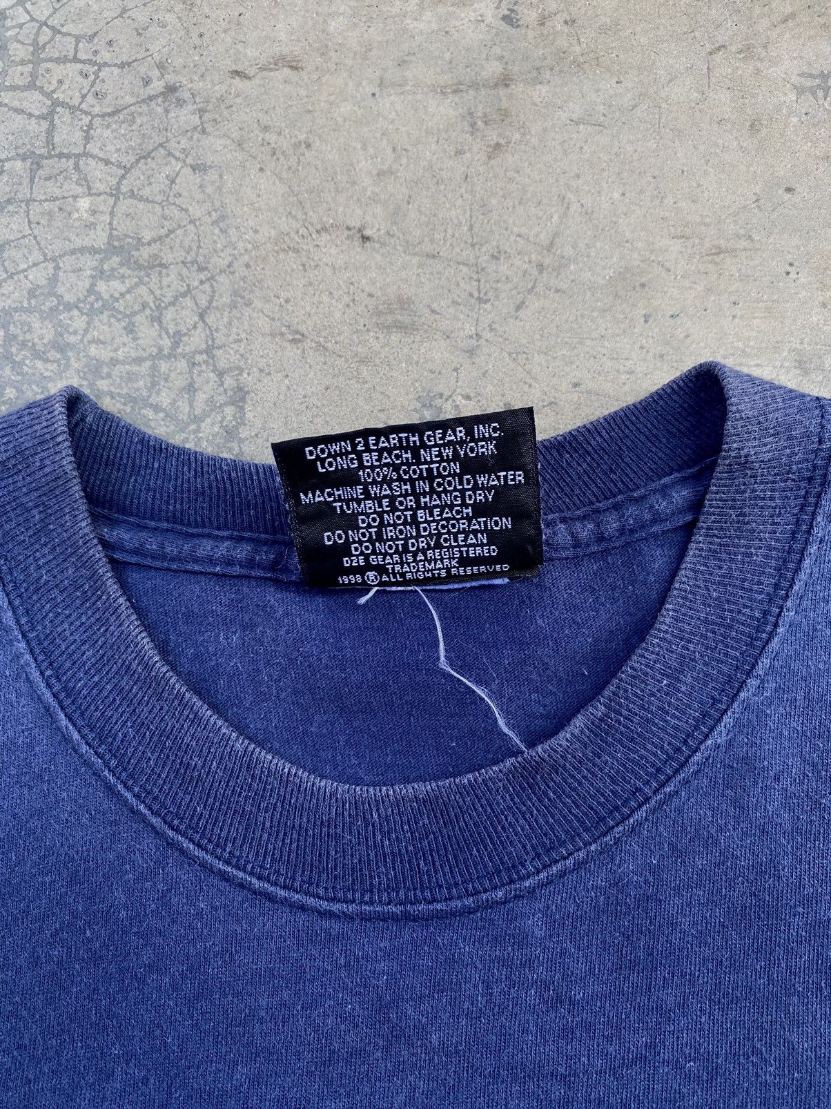 Vintage Vintage 90s Down 2 Earth Gear Long Beach Hawaii Tees Size US S / EU 44-46 / 1 - 7 Thumbnail