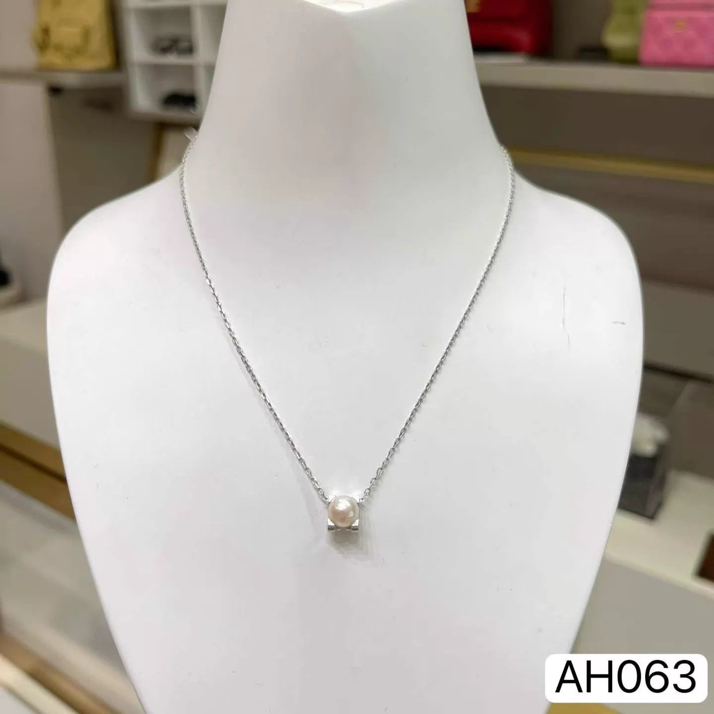 Cartier Cartier C DE CARTIER 18K Bull Head Akoya Pearl Necklace Size ONE SIZE - 6 Thumbnail