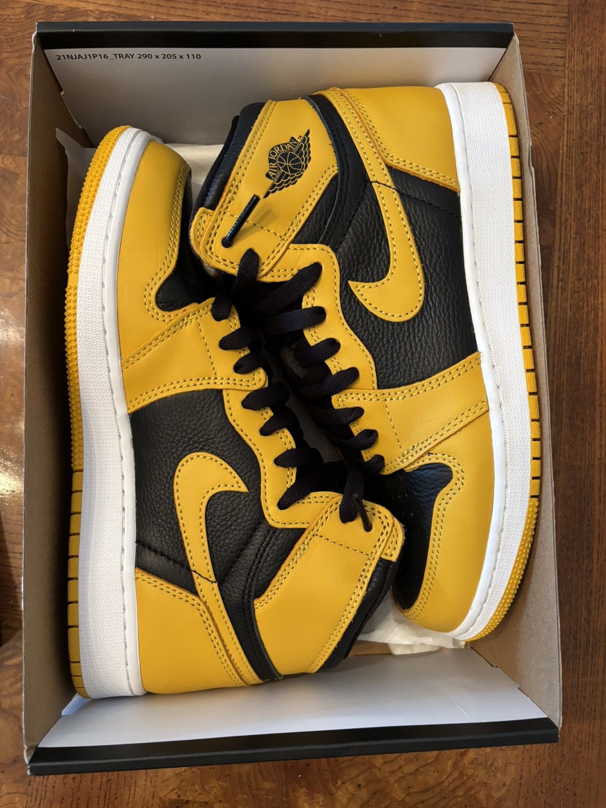 Jordan Brand Air Jordan 1 Retro High OG GS ‘Pollen' Size US 7 / EU 40 - 8 Thumbnail