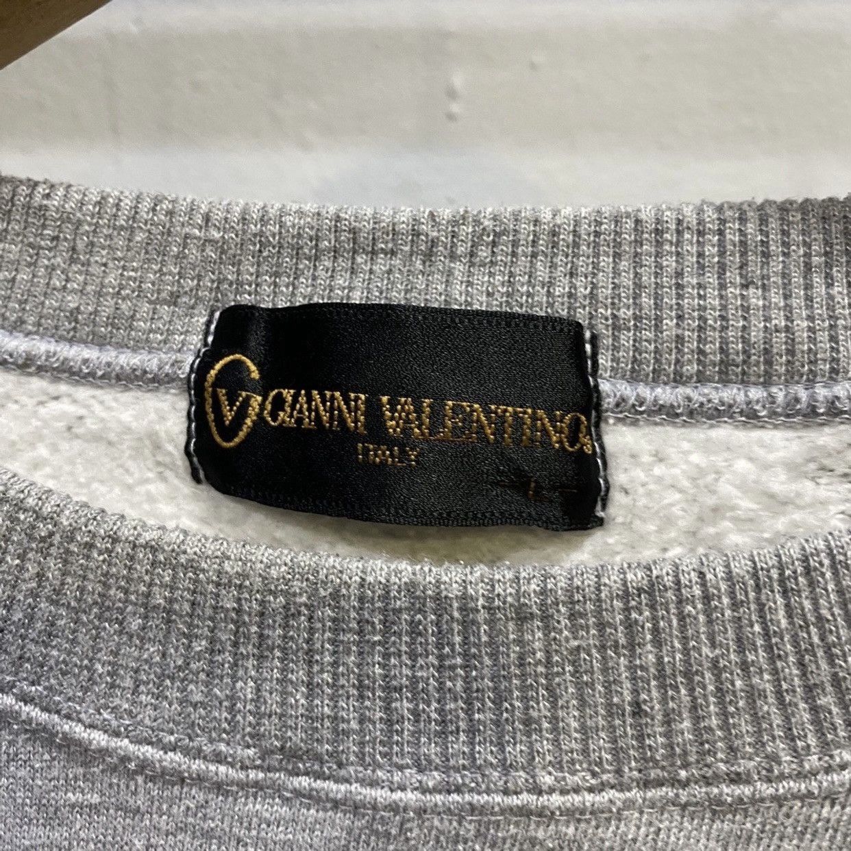 Gianni Valentino × Valentino × Vintage Vintage 90s Designer Gianni Valentino Embroided Sweatshirt Size US L / EU 52-54 / 3 - 5 Thumbnail