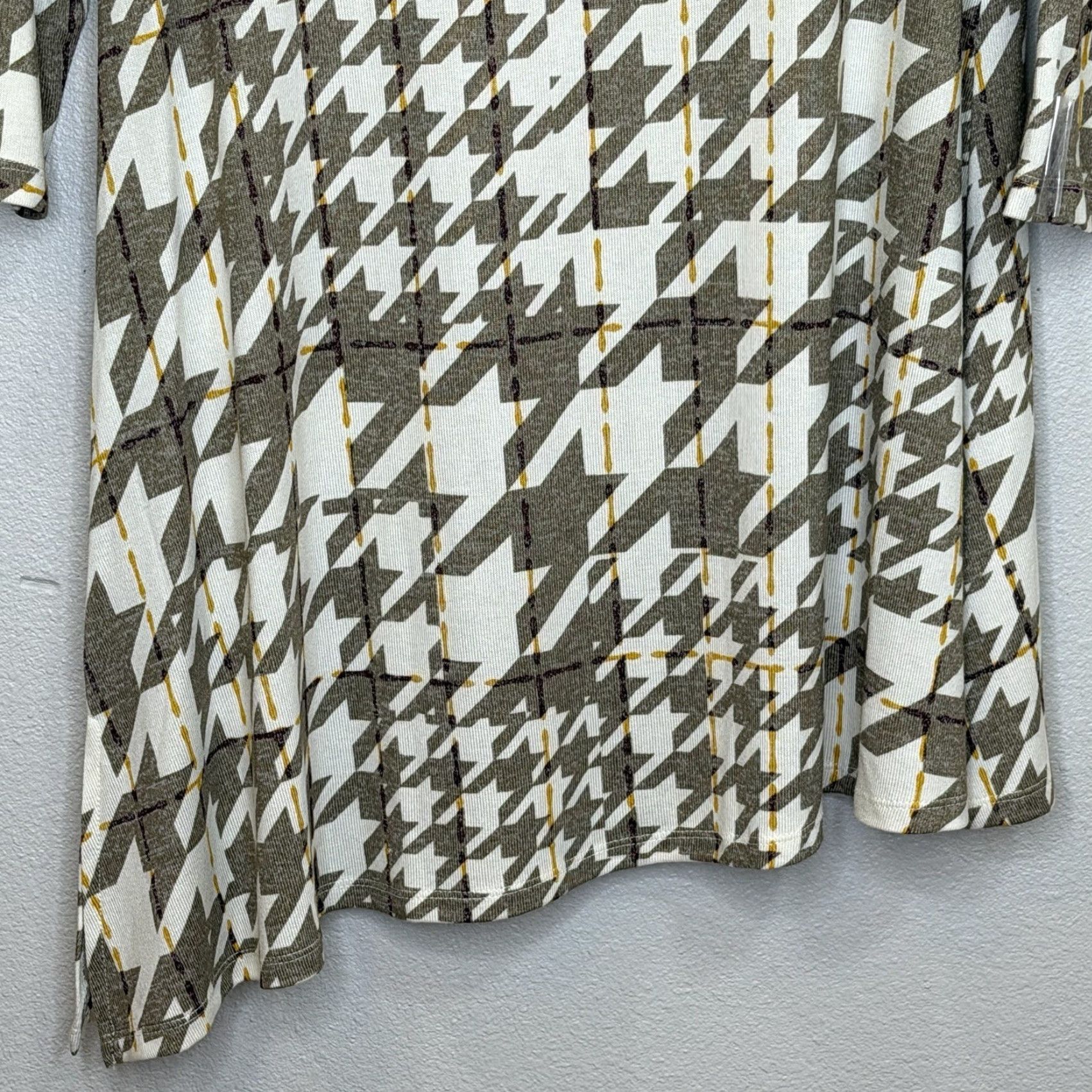 Vintage VINTAGE Attitudes by Renee Casknit Asymmetric Hem Green Houndstooth Tunic Top Women's Size Medium 3/4 Sleeve Round Neck Rayon Blend Size M / US 6-8 / IT 42-44 - 4 Thumbnail