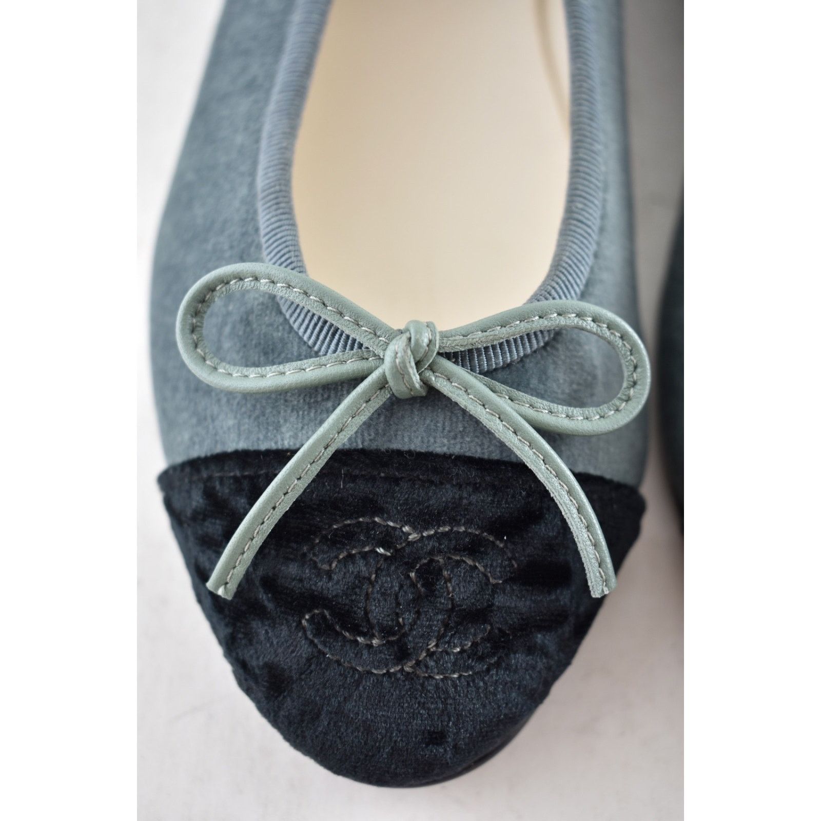 Chanel Chanel 24A Green Black Velvet CC Logo Ballet Flat 36 Size US 6 / IT 36 - 9 Thumbnail