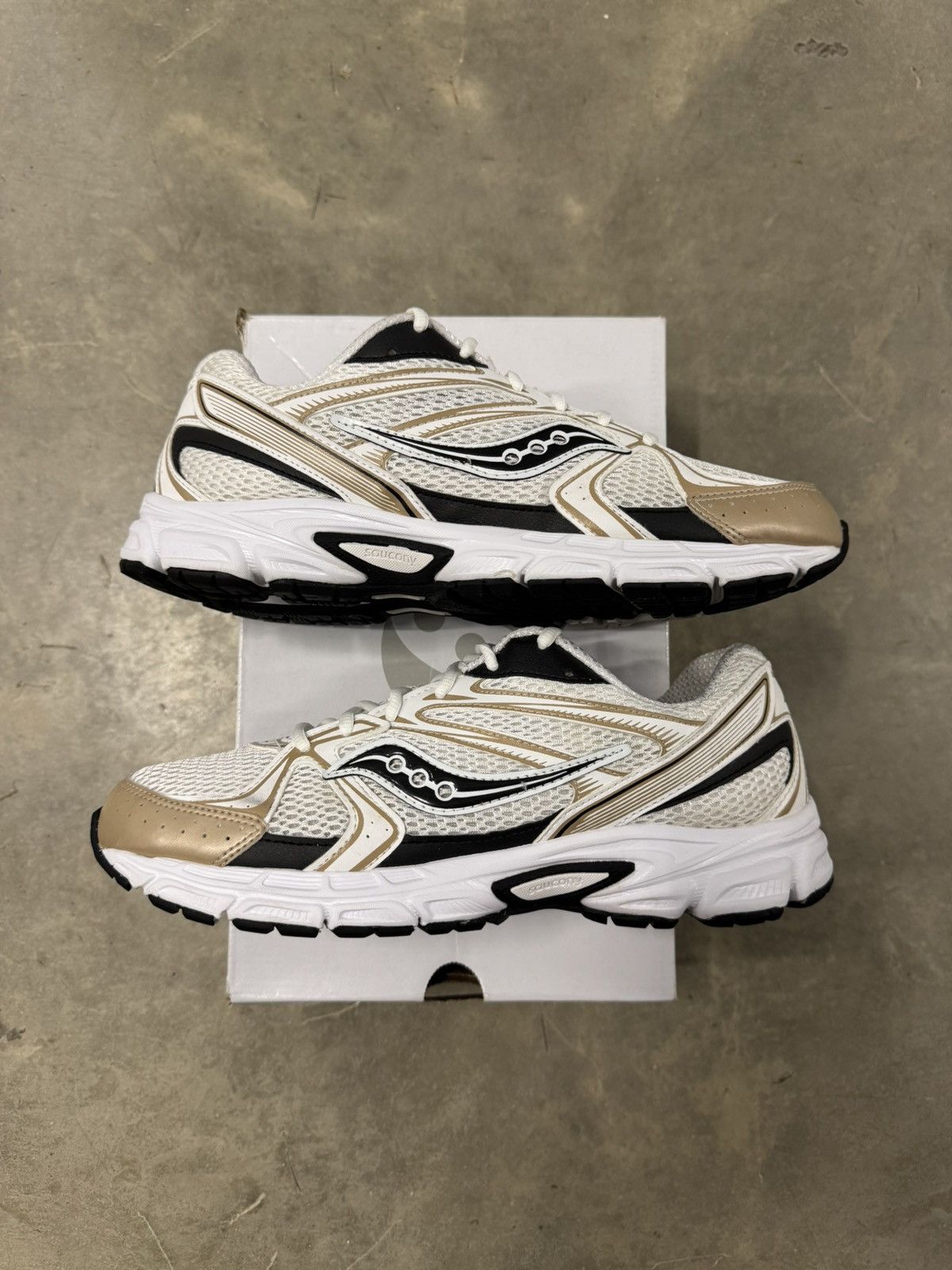 Saucony Saucony Ride Millenium White Gold Black Size 10.5 Size US 10.5 / EU 43-44 - 2 Thumbnail