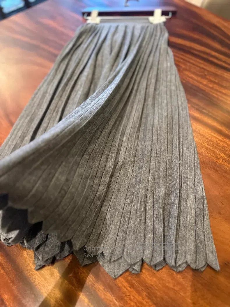 Loro Piana Loro Piana Pleated Skirt Size 25" / US 0 / IT 36 - 2 Thumbnail