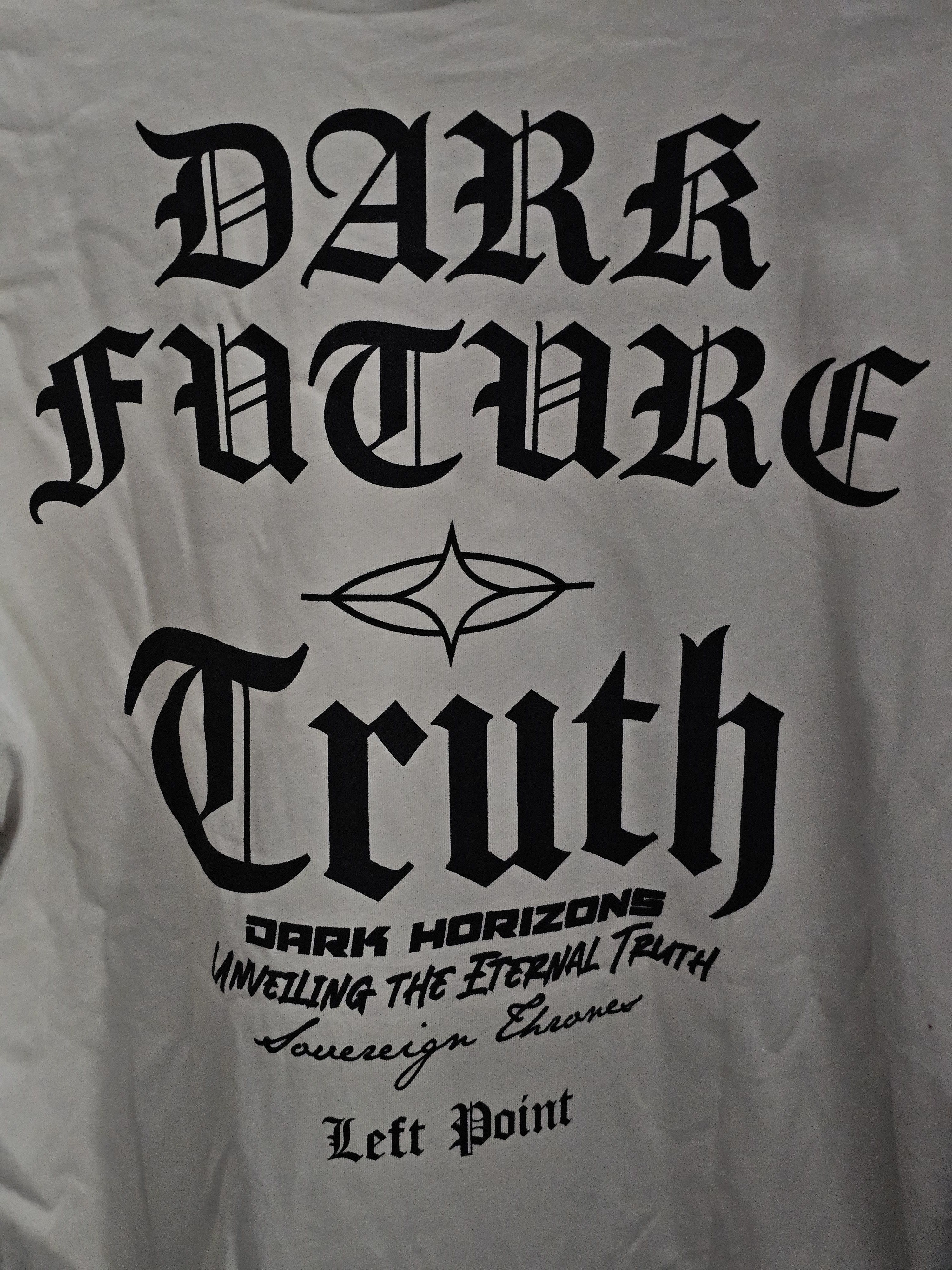 Other Left Point Graphic T-shirt Size US XL / EU 56 / 4 - 12 Thumbnail
