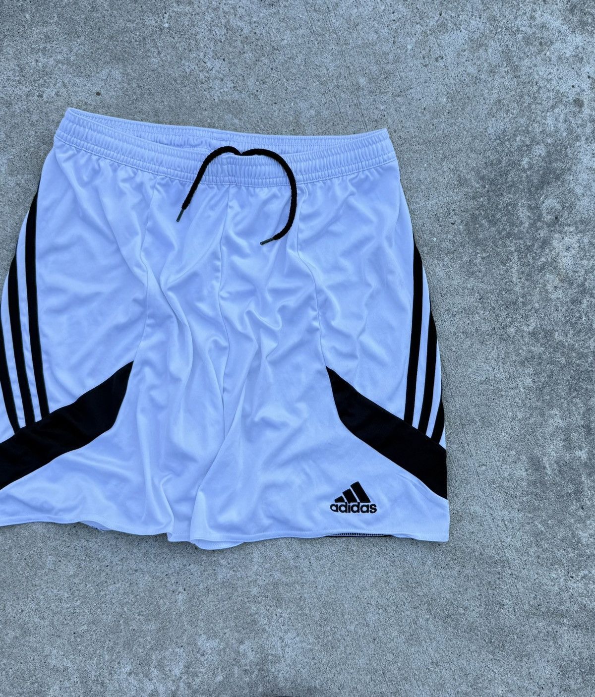 Adidas Vintage Adidas Y2K avantgarde streetwear shorts Size US 30 / EU 46 - 5 Thumbnail