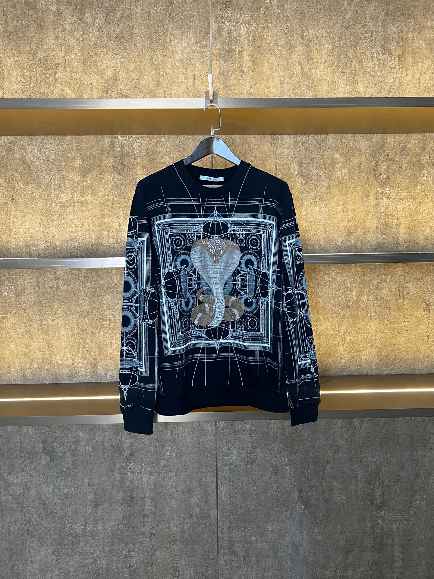 Givenchy Givenchy Cobra Sweatshirt Size US L / EU 52-54 / 3 - 1 Thumbnail