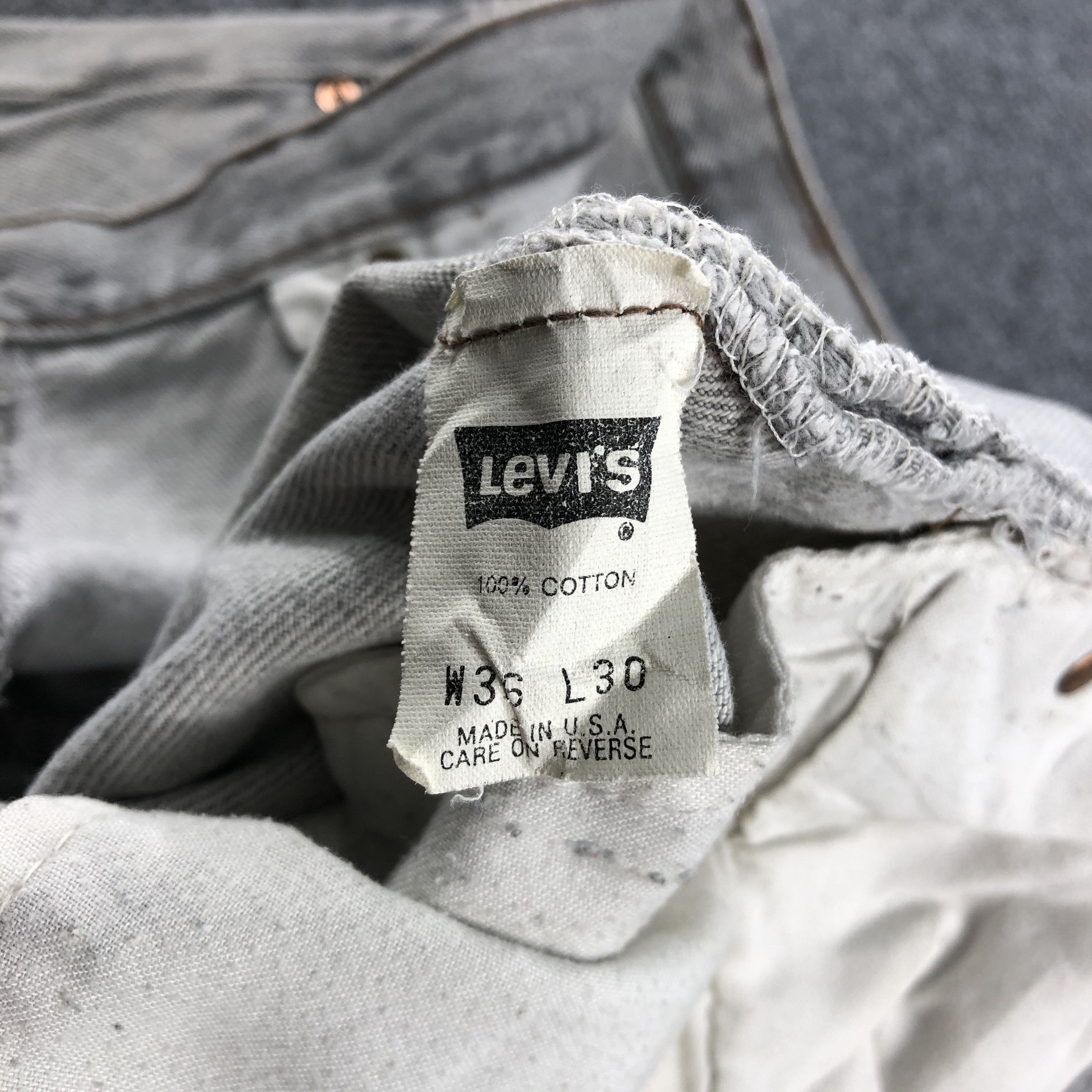 Levi's Vintage 90s Light Wash Ripped Levis 501 Jeans-J1644 Size US 35 - 10 Thumbnail