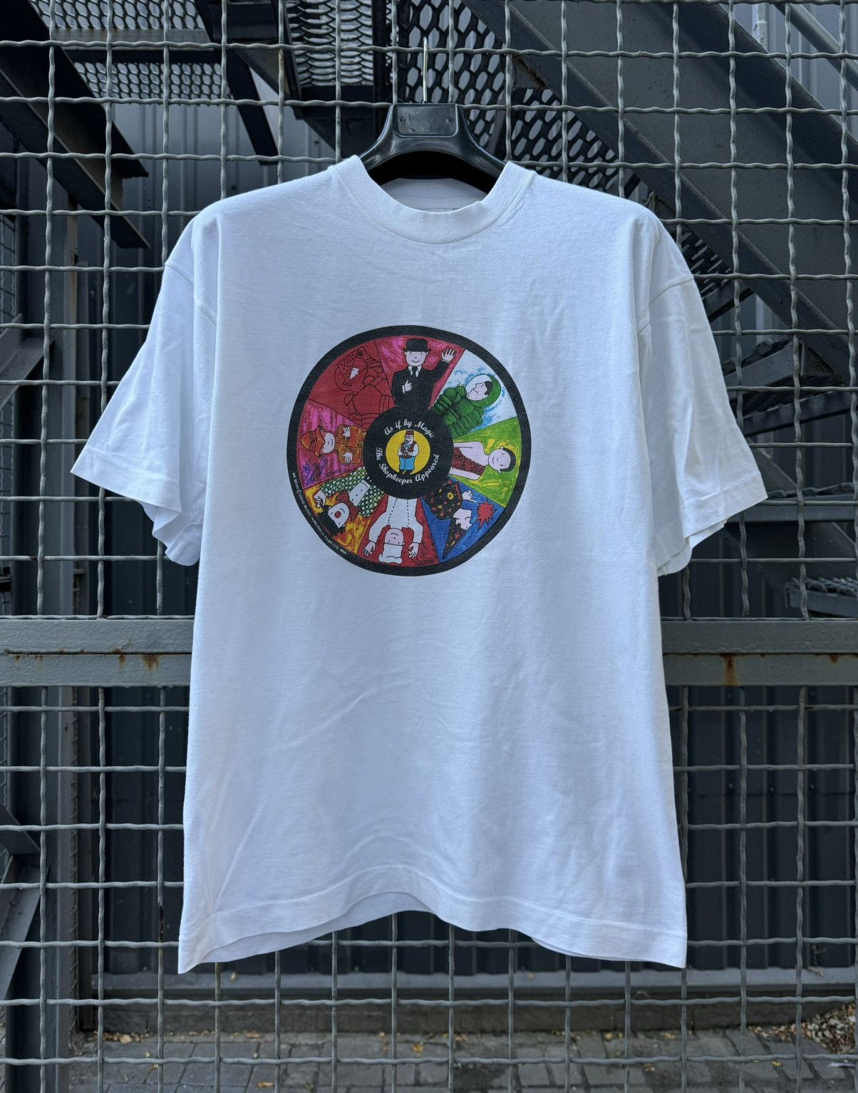 Vintage Vintage Mr. Benn T-shirt 1994 David McKee King Rollo Tee Size US XL / EU 56 / 4 - 1 Thumbnail