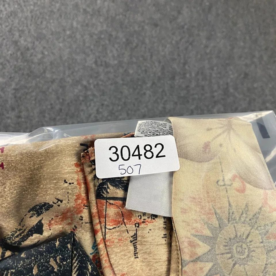 Chicos Chico's Top Womens Size 2 Beige All Over Print Map Hawaii Size XS / US 0-2 / IT 36-38 - 9 Thumbnail