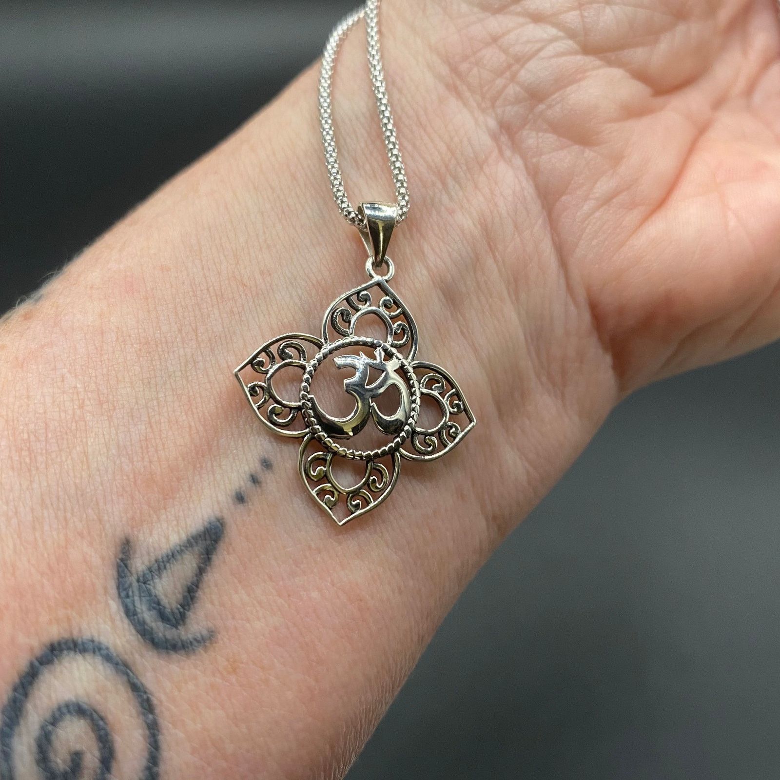 The Unbranded Brand Om Religious Symbols Sterling Silver Pendant Necklace Size ONE SIZE - 3 Thumbnail