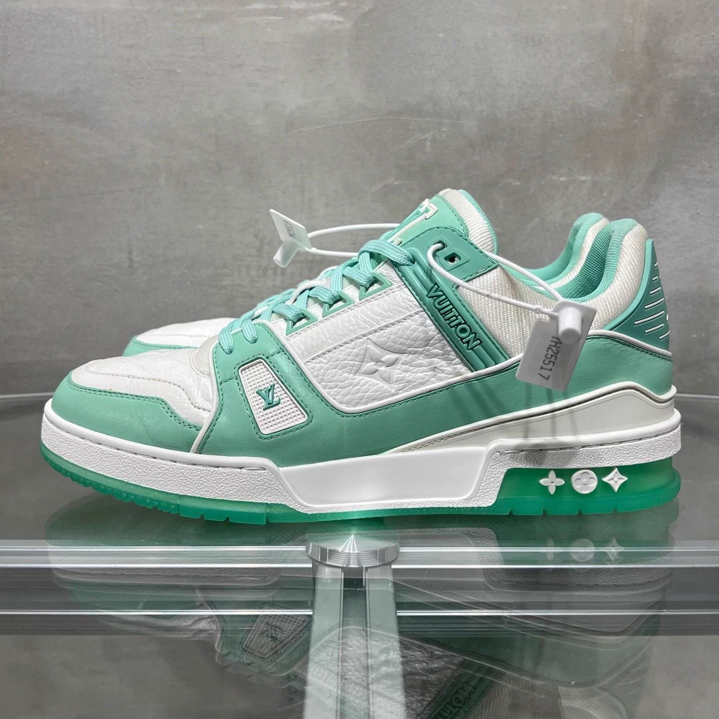 Louis Vuitton Louis Vuitton Trainer Mint Green UK7.5 (41.5) Size US 8.5 / EU 41-42 - 3 Thumbnail