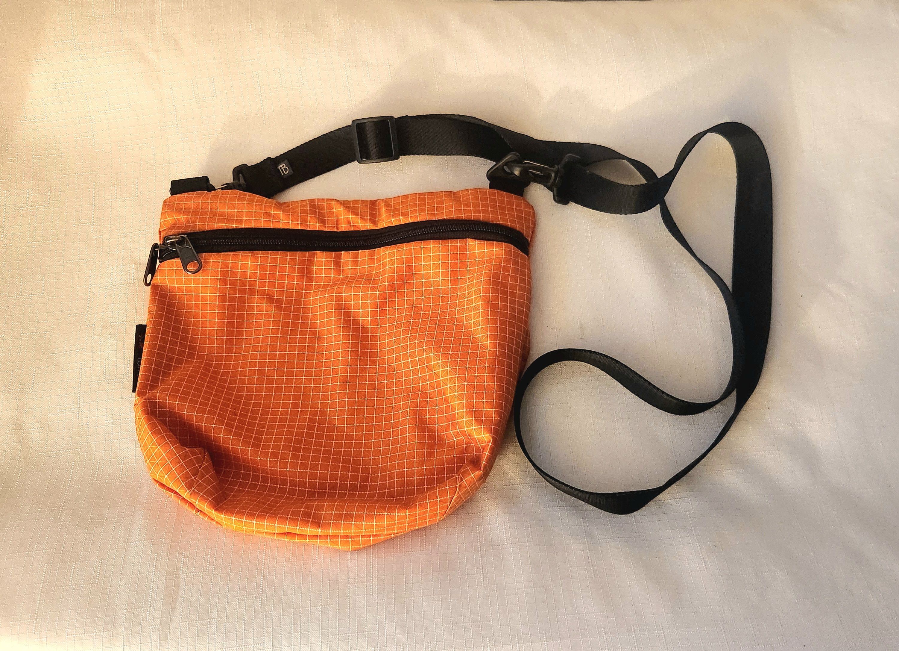 Tom Bihn Tom Bihn Rogue Sacoche Crossbody Bag Zest 200 Halcyon Orange Size ONE SIZE - 1 Thumbnail