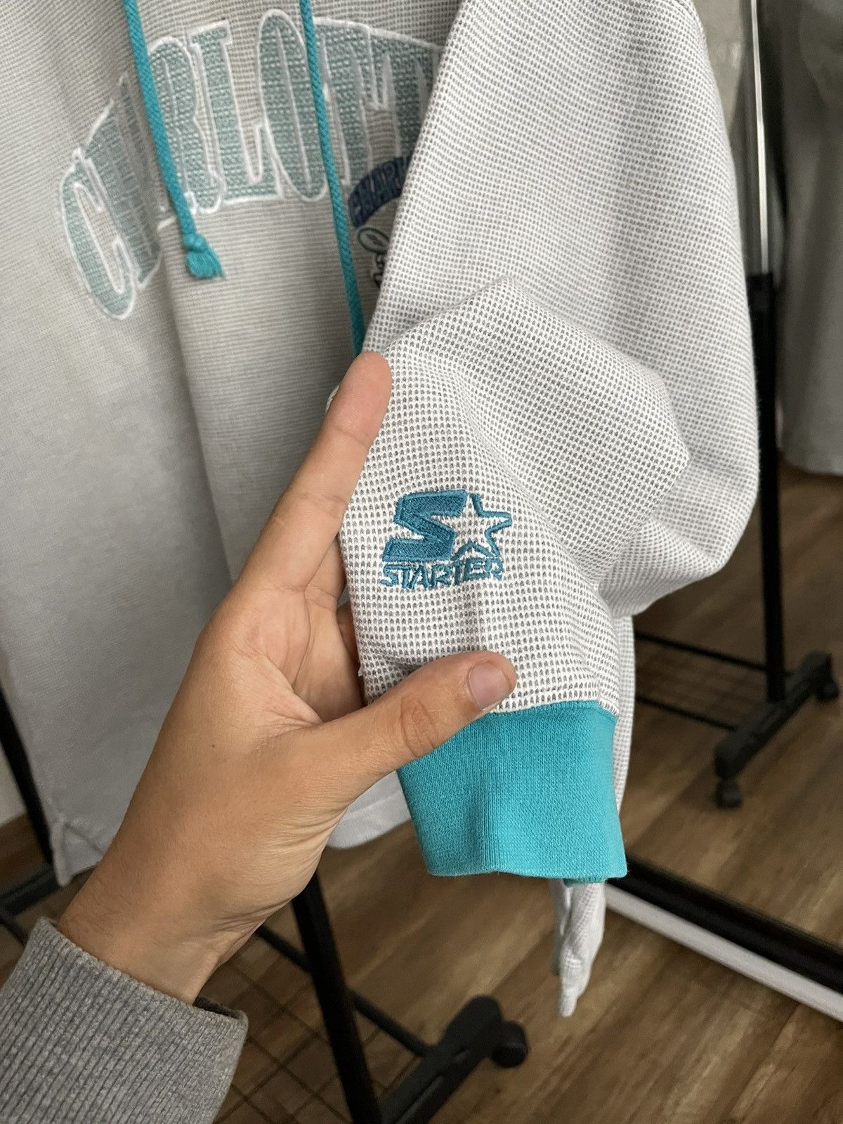 Starter Charlotte Hornets Starter NBA Vintage Hoodie Pullover 90s Size US XL / EU 56 / 4 - 8 Thumbnail