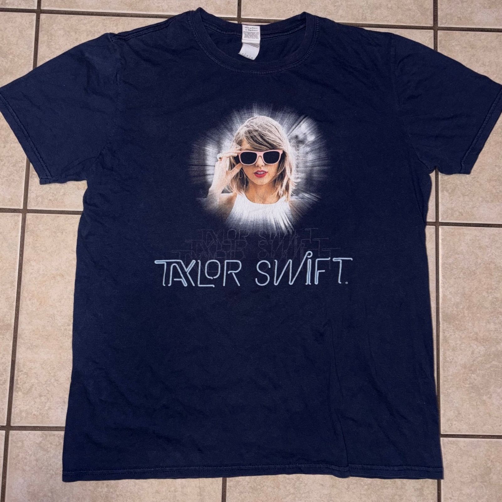 Gildan Taylor Swift 1989 tour shirt navy size large Size L / US 10 / IT 46 - 1 Thumbnail