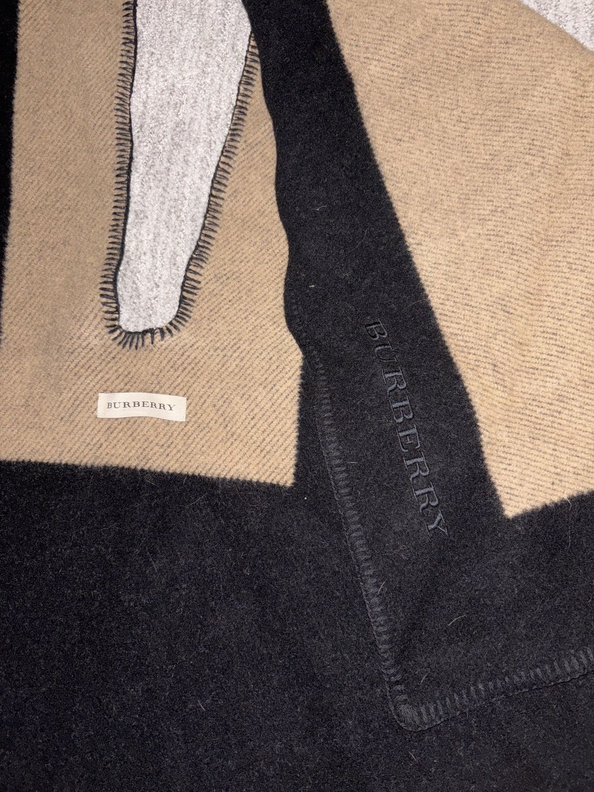 Burberry Burberry Wool Poncho / Blanket Cape — Perfect Condition Size ONE SIZE - 3 Thumbnail