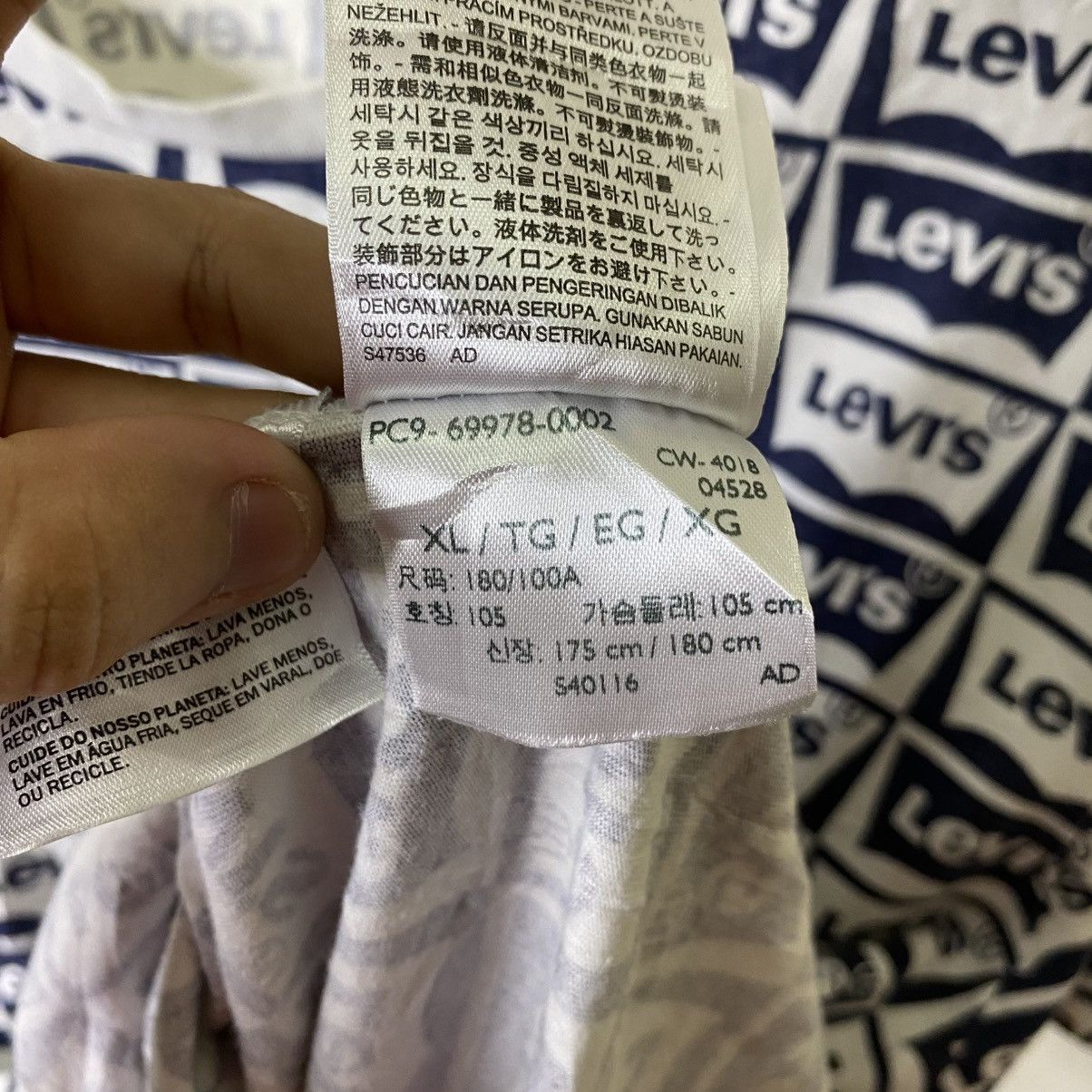 Levi's Levis All Over Print T Shirt Size US XL / EU 56 / 4 - 10 Thumbnail