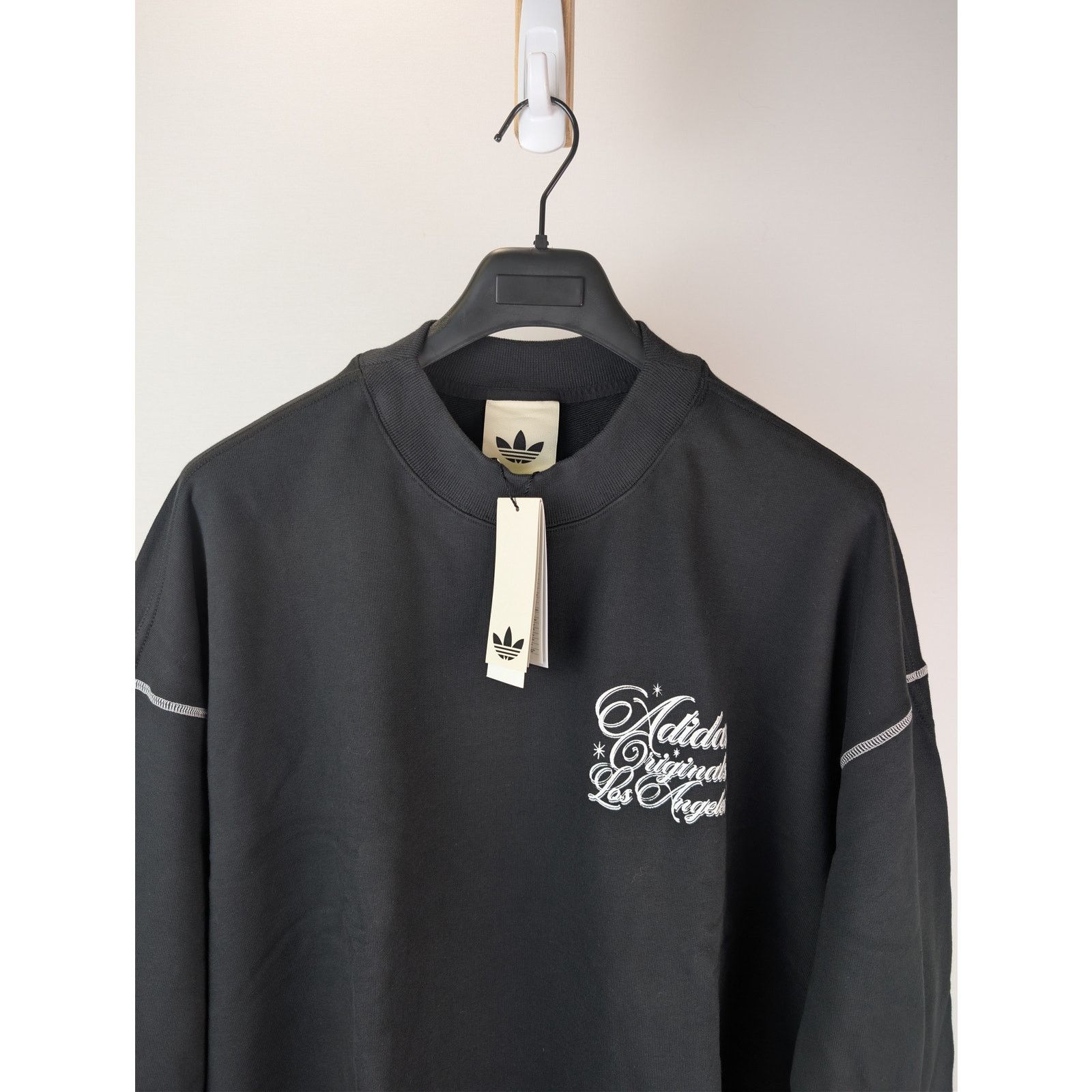 Adidas o1rshd1 Santa Monica Crewneck Sweatshirt in Black / White Size US XL / EU 56 / 4 - 8 Thumbnail