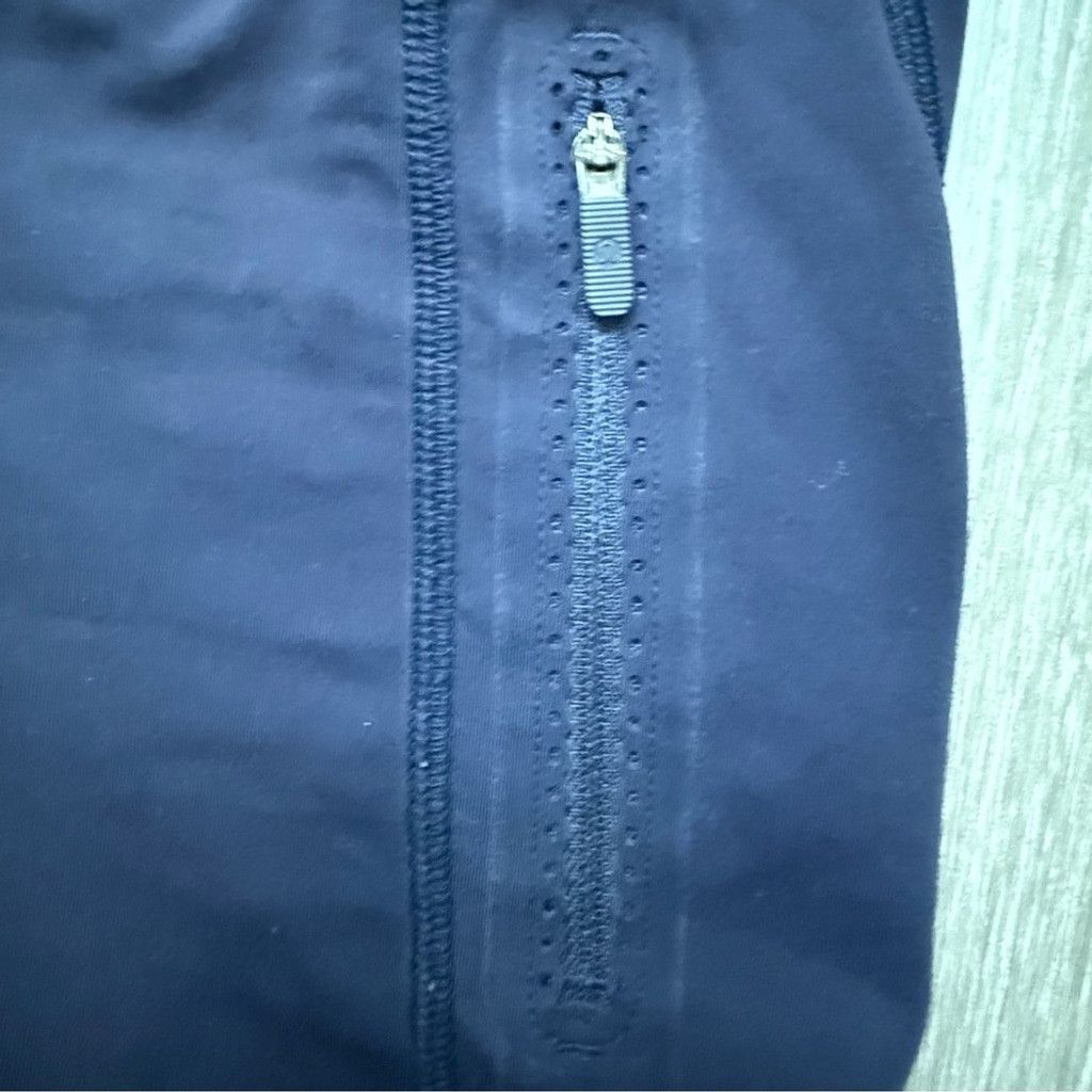 Lululemon Lululemon Athletica Invigorate 7/8 Navy Leggings Size 28" / US 6 / IT 42 - 8 Thumbnail