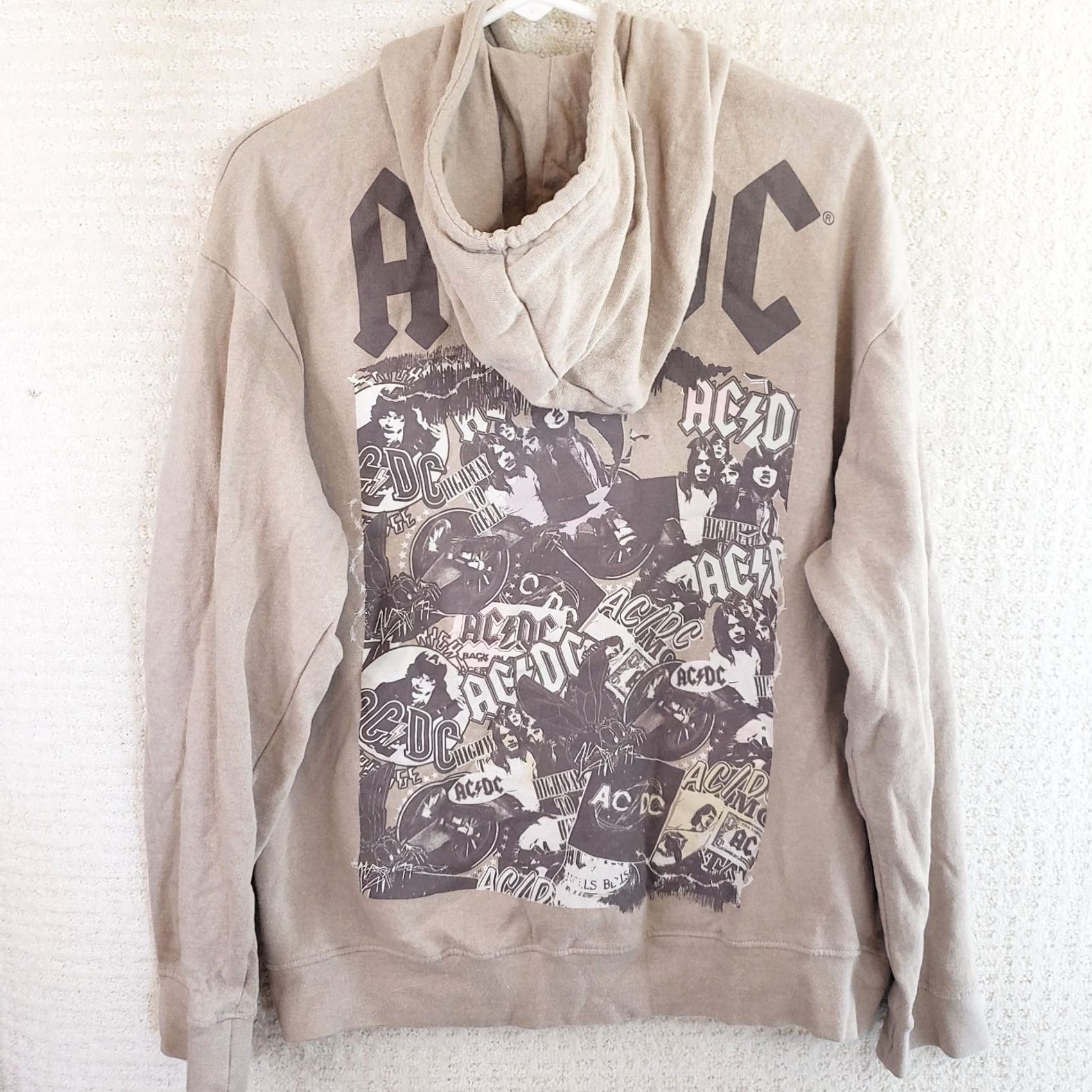 Vintage AC/DC Hoodie Sweatshirt Unisex M Beige Band Member Scene Back, Pockets Graphic Print Hoodie, AC/DC, Beige, M, Unisex Adults Size US M / EU 48-50 / 2 - 7 Thumbnail