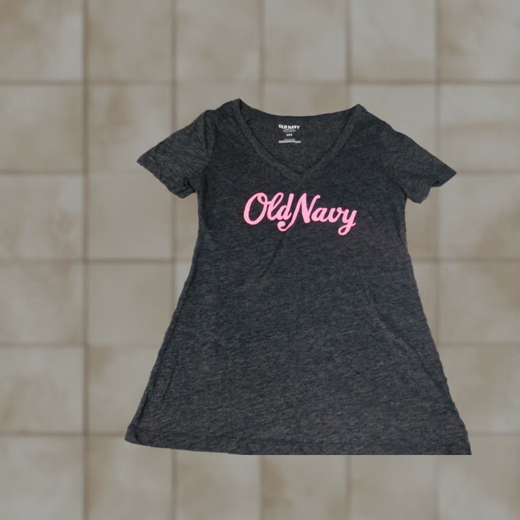 Old Navy Old Navy Womens Shirt Small Gray V-Neck stretch Blouse Casual Regular Short Sleeve Rayon V-Neck Pullover Han? Size S / US 4 / IT 40 - 1 Thumbnail