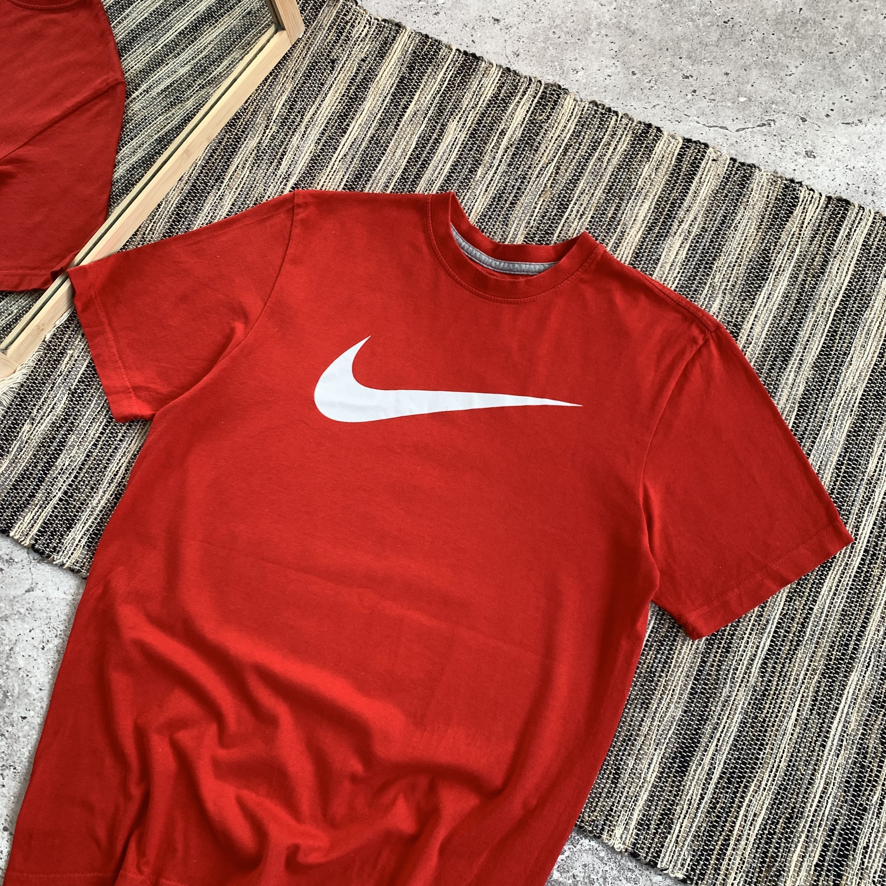Nike Nike Big Swoosh Icon Red Graphic Tee Shirt Size US M / EU 48-50 / 2 - 3 Thumbnail