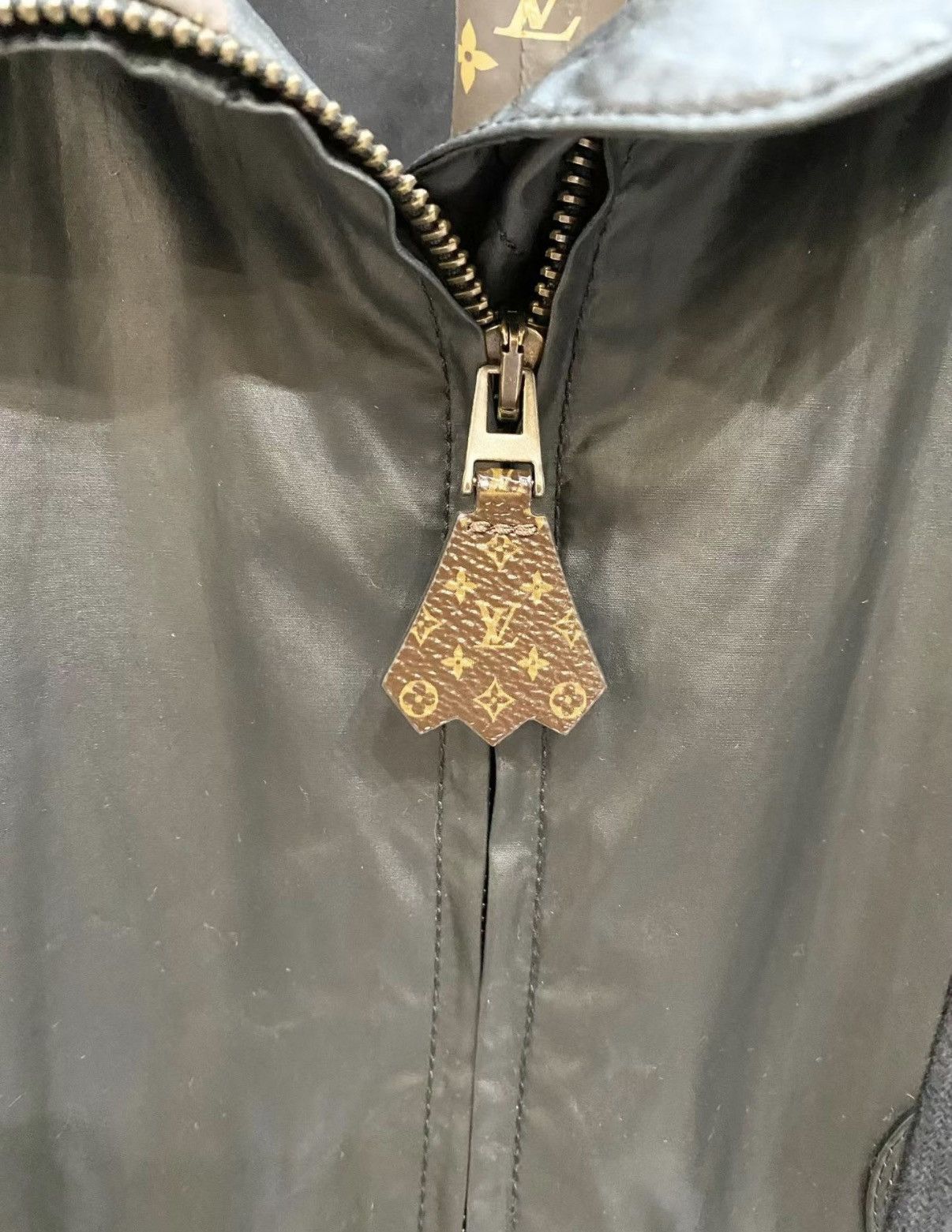 Louis Vuitton LV Black Drawstring Waist Hooded Trench Coat J33 Size XS / US 0-2 / IT 36-38 - 5 Thumbnail