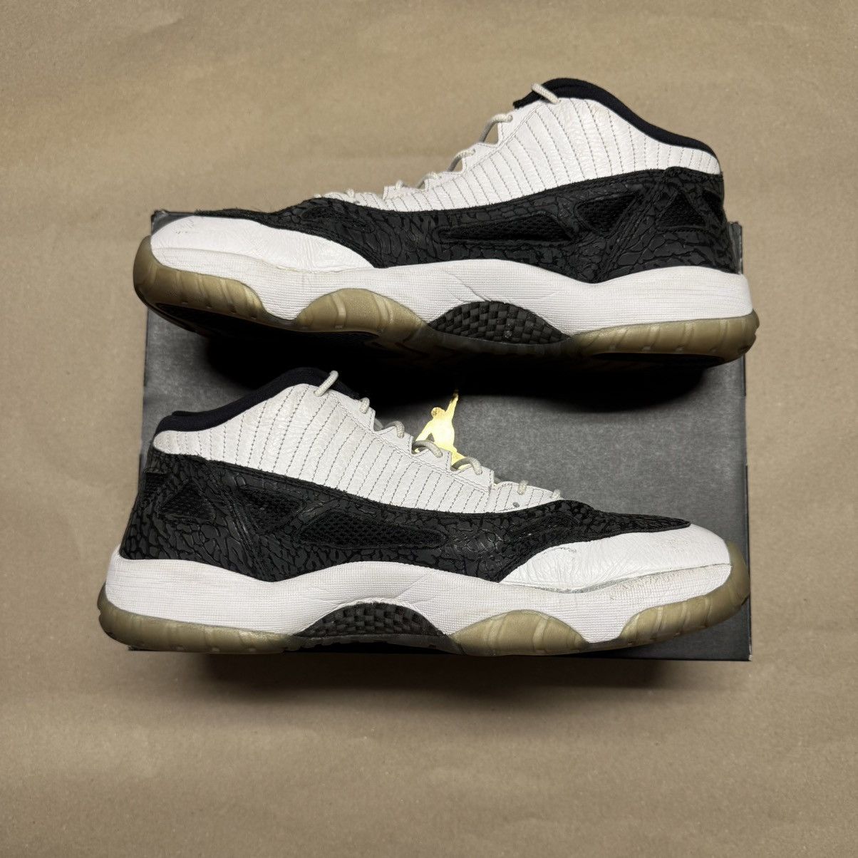 Nike Nike Air Jordan 11 XI Retro Low IE White Black Mens sz 13.5! Size US 13 / EU 46 - 2 Thumbnail