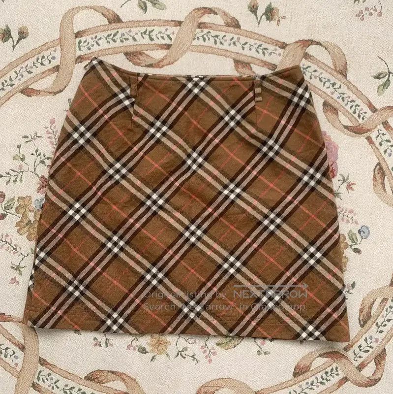 Burberry Burberry Khaki Plaid Wool Skirt for Women. Size 23" - 4 Thumbnail
