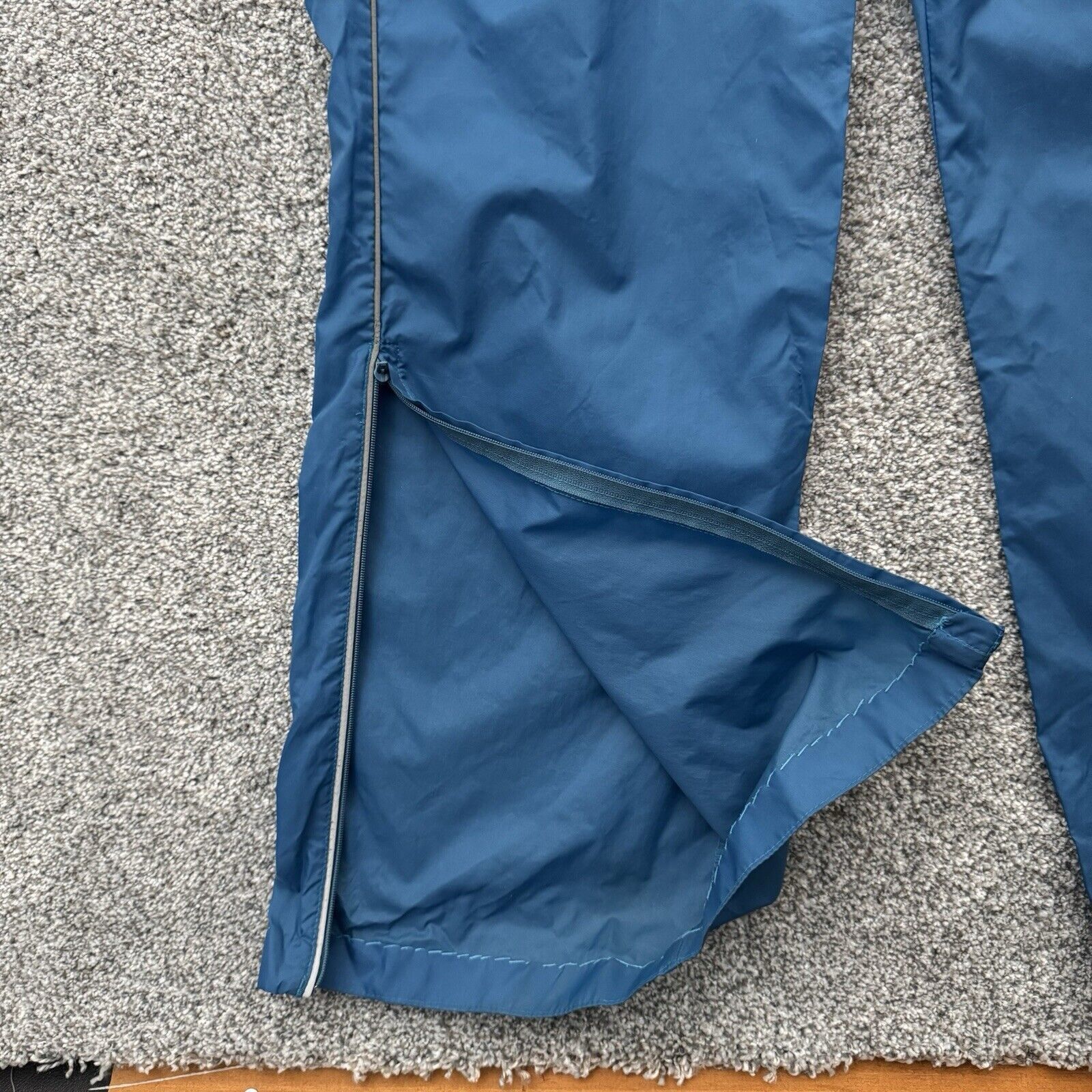 Adidas Adidas Nylon Track Pants Mens 26X29.5 Athletic 80s Vintage Size US 26 / EU 42 - 6 Thumbnail