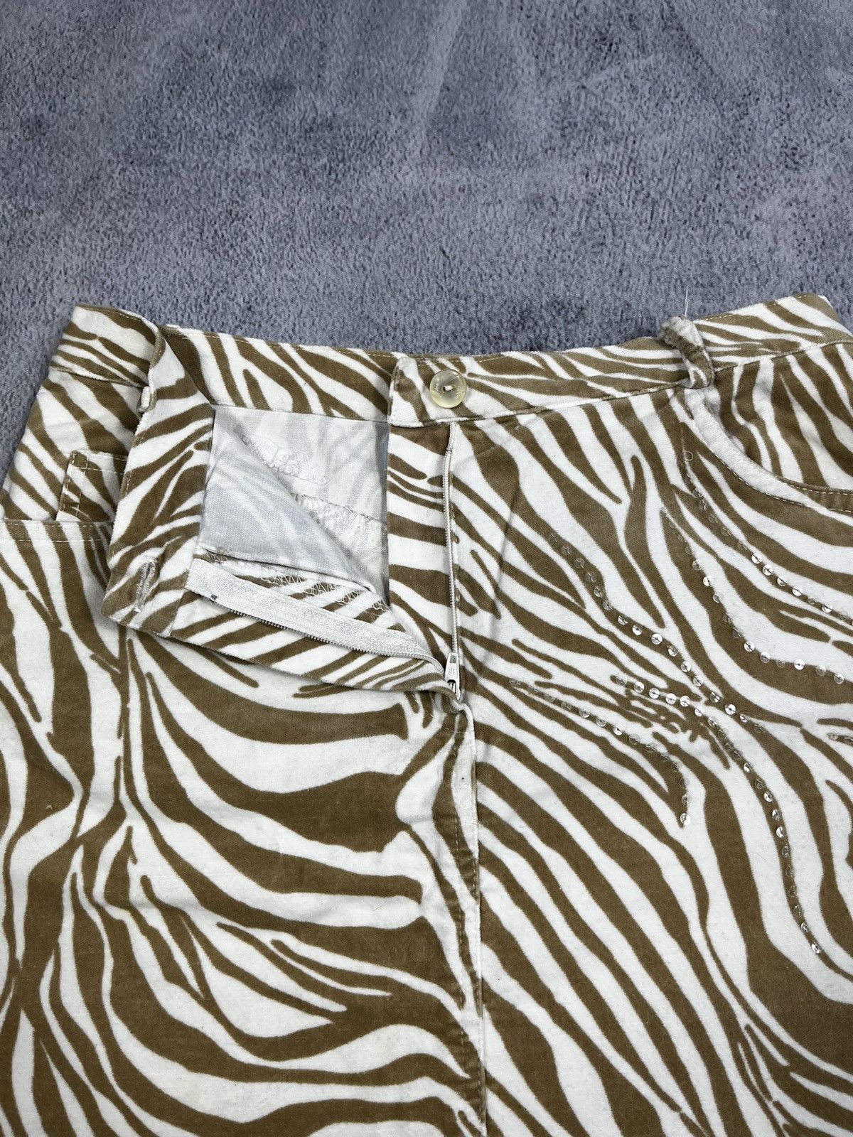 Blumarine Vintage Y2K style blumarine zebra mini skirt size 44 Size 25" / US 0 / IT 36 - 6 Thumbnail