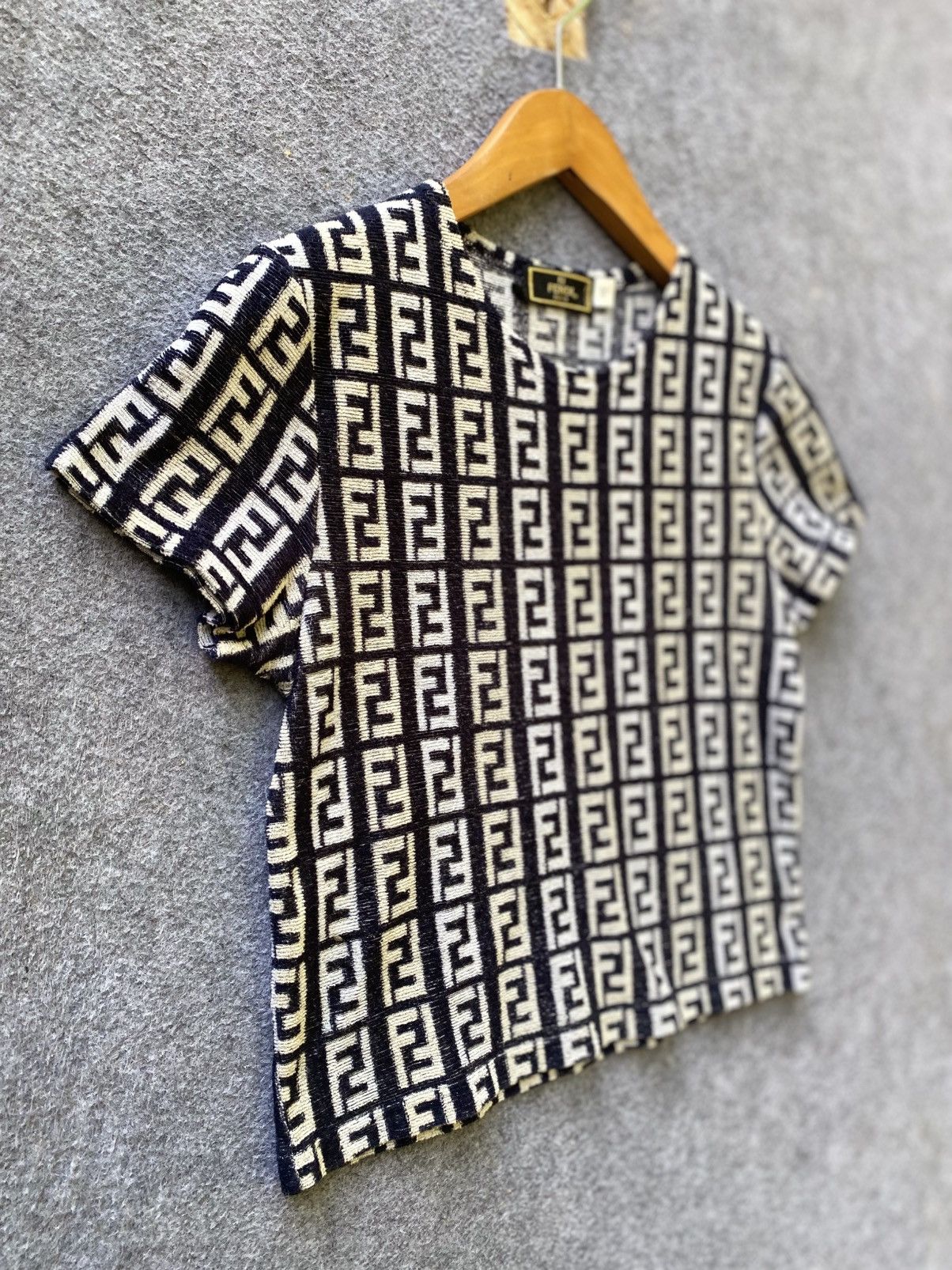 Fendi Fendi monogram crop top Size M / US 6-8 / IT 42-44 - 4 Thumbnail