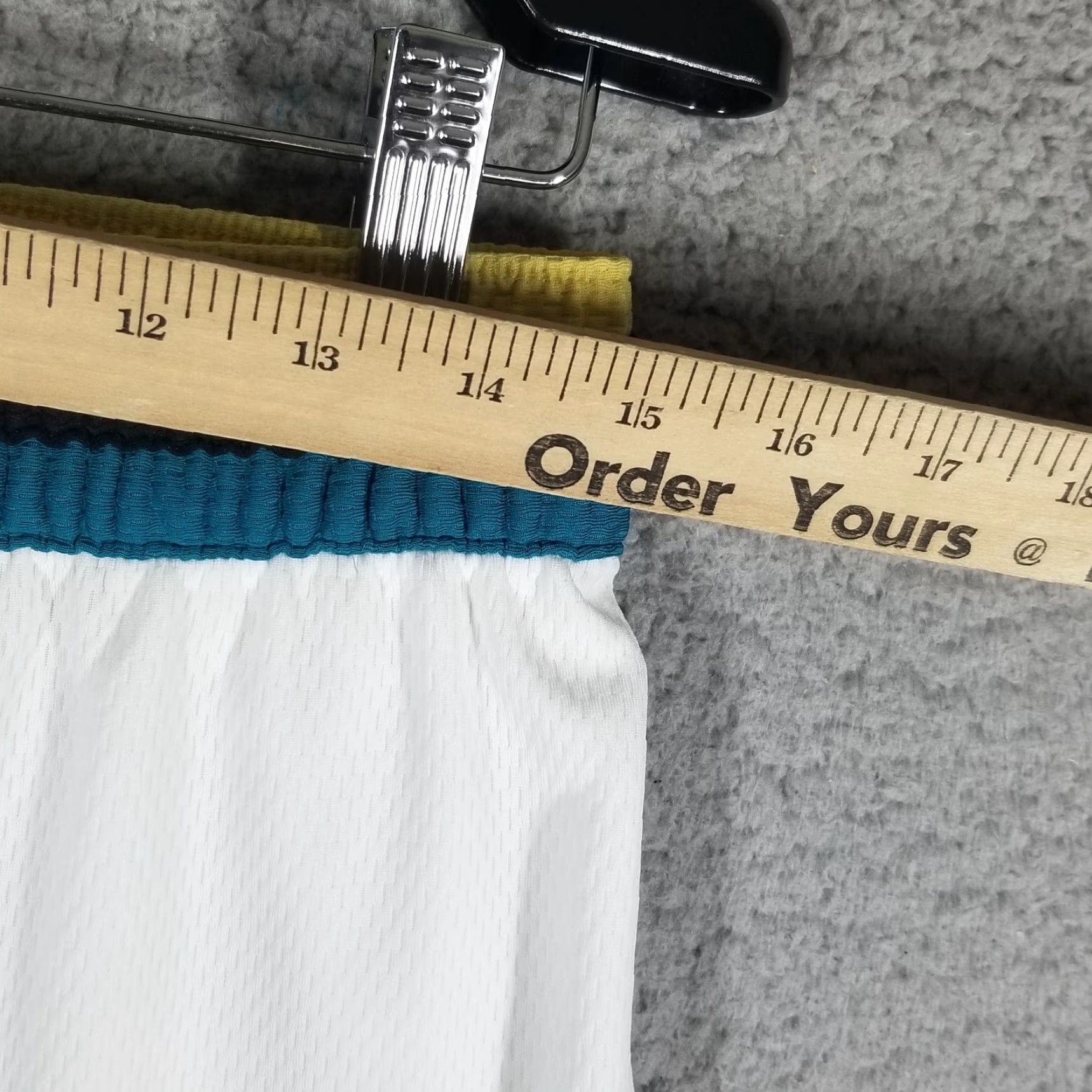 Nike VINTAGE Nike Elite Basketball Shorts Men M White Striped 83190-065 Hip Hop Metallic Rare Sample Size US 31 - 5 Thumbnail