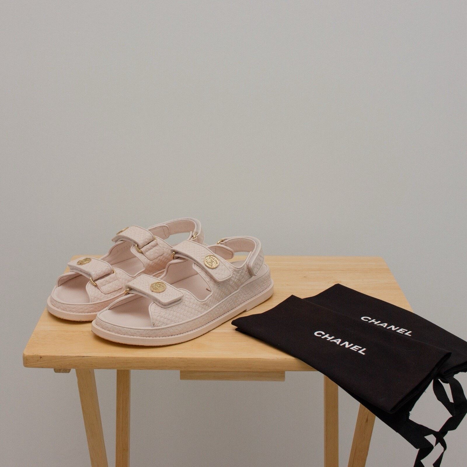 Chanel 1950$ CHANEL 2022 Calfskin Dad Medallion Sandals Pink 38 1/2 Size US 8.5 / IT 38.5 - 2 Thumbnail