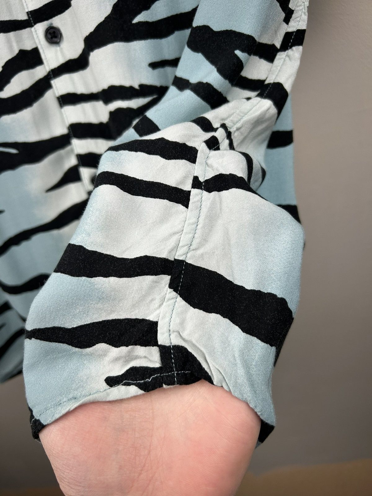 Supreme Supreme Tiger Stripe Rayon Shirt Size US M / EU 48-50 / 2 - 10 Thumbnail