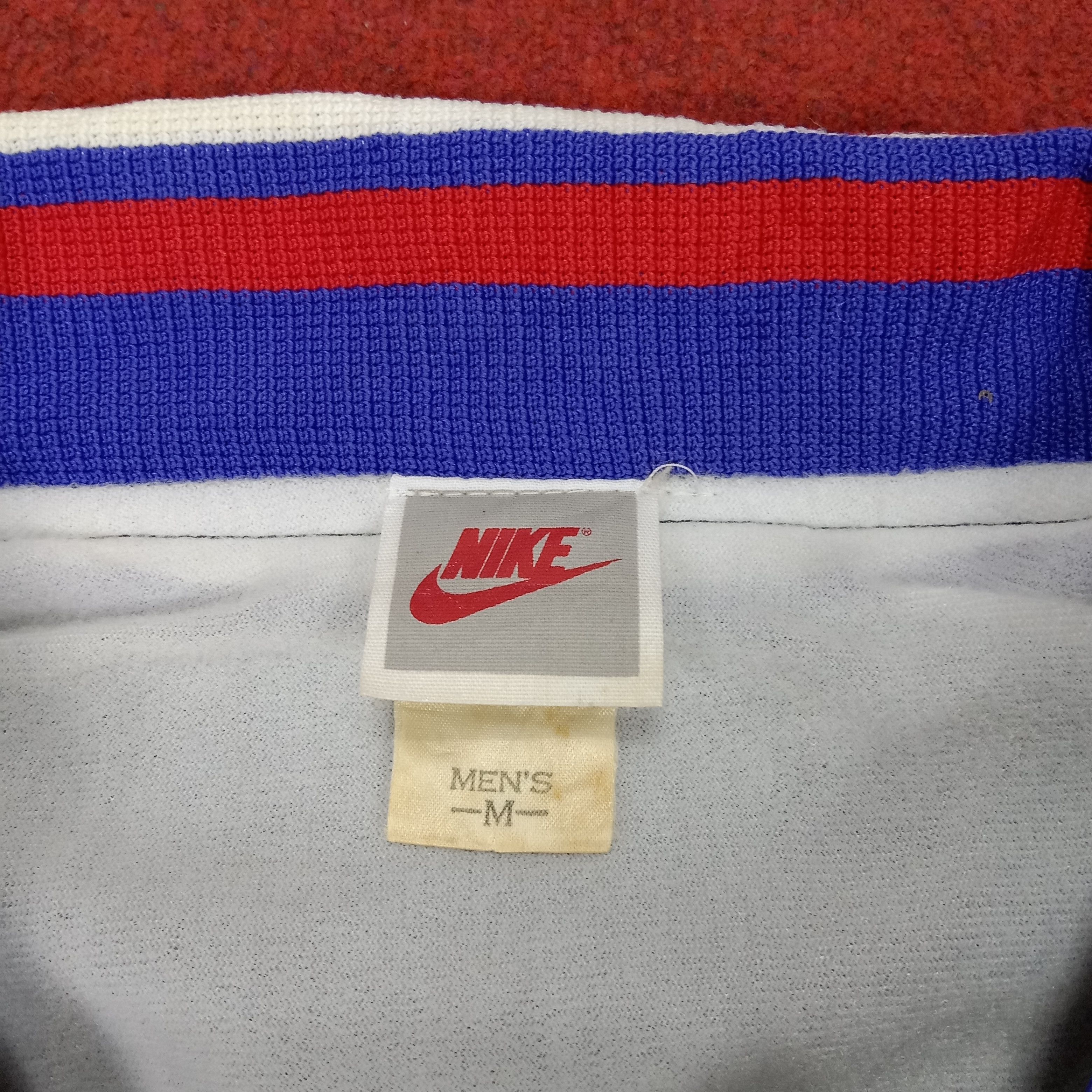 Nike × Vintage Nike Small Logo Design Sportswear Style Windbreaker Jacket Size US L / EU 52-54 / 3 - 7 Thumbnail