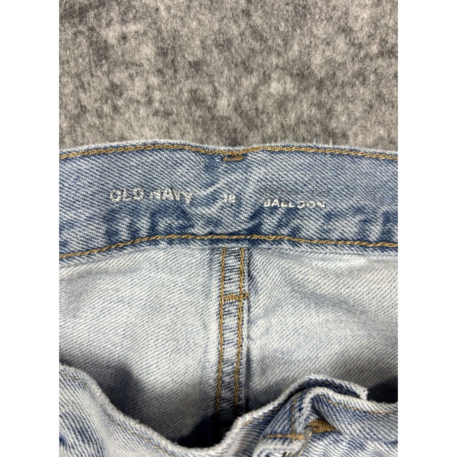 Old Navy Old Navy Women's Extra High Rise Balloon Jeans Light Wash Ankle Length Size 18 Size 40" / US 18 - 7 Thumbnail