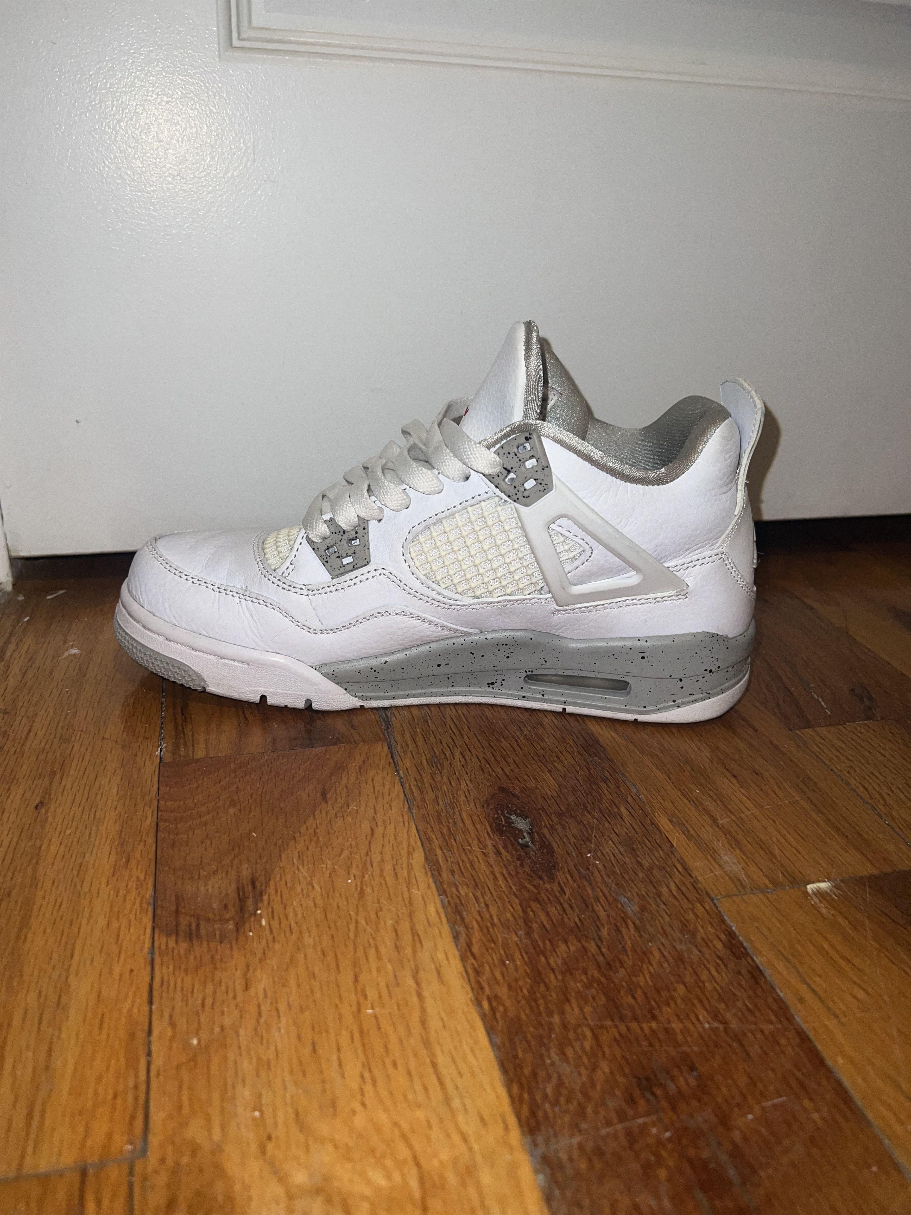 Nike Nike Jordan 4 Retro White Oreo 6.5 Youth GS, Used Once Size US 6.5 / EU 39-40 - 6 Thumbnail