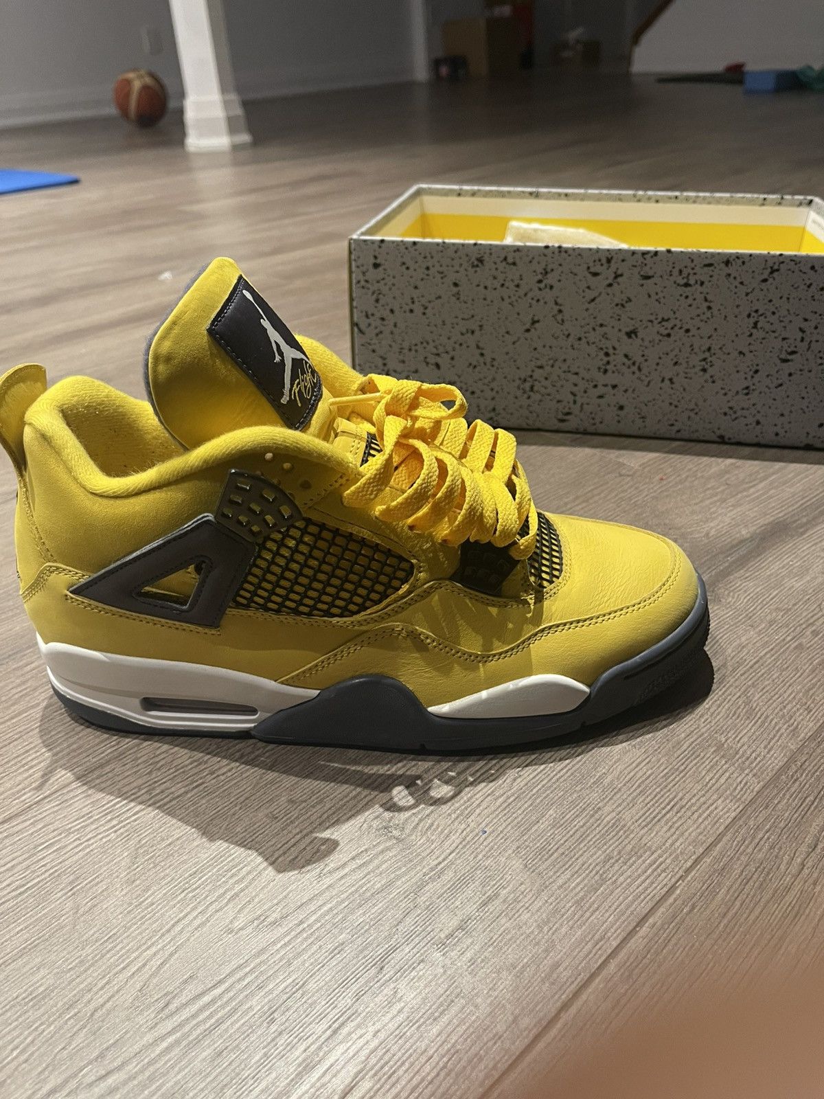 Jordan Brand Jordan 4 lightning Size US 10 / EU 43 - 1 Thumbnail