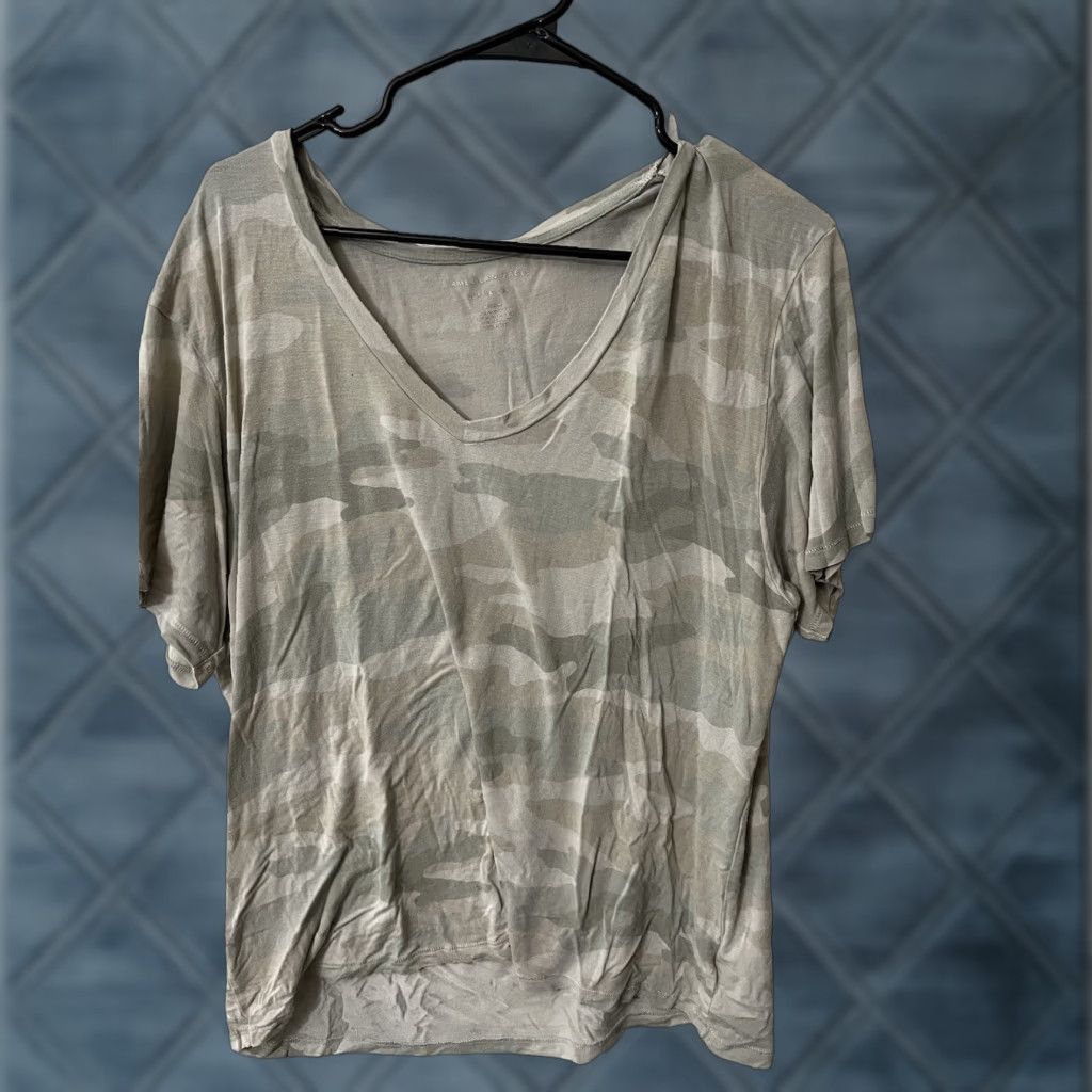American Eagle Outfitters American Eagle Soft & Sexy V-Neck T-Shirt Women Medium Camo Gray Short Sleeve Modal Blend Casual Size M / US 6-8 / IT 42-44 - 1 Thumbnail