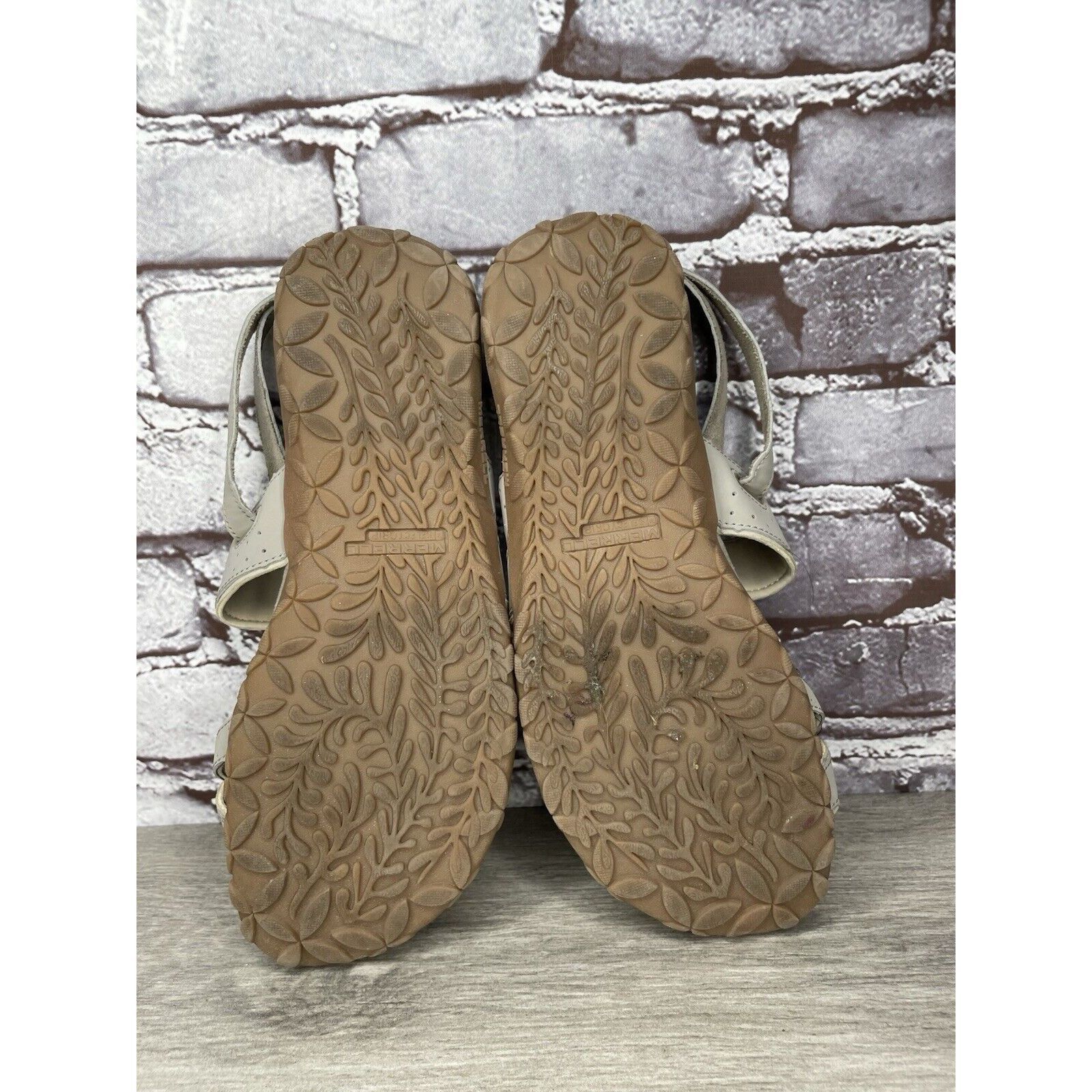 Merrell Merrell Aluminum Grey Suede Synthetic Toe Strap Foam Sandals Size US 9 / IT 39 - 14 Thumbnail