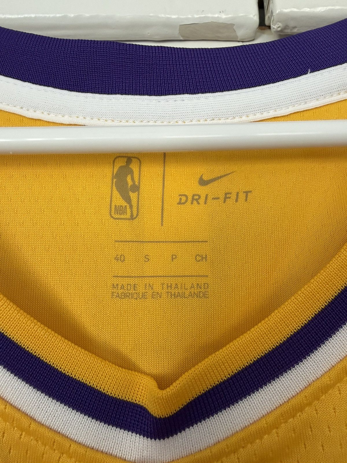 Nike NIKE LOS ANGELES LAKERS LEBRON JAMES JERSEY 23 SWINGMAN ICON Size US S / EU 44-46 / 1 - 6 Thumbnail