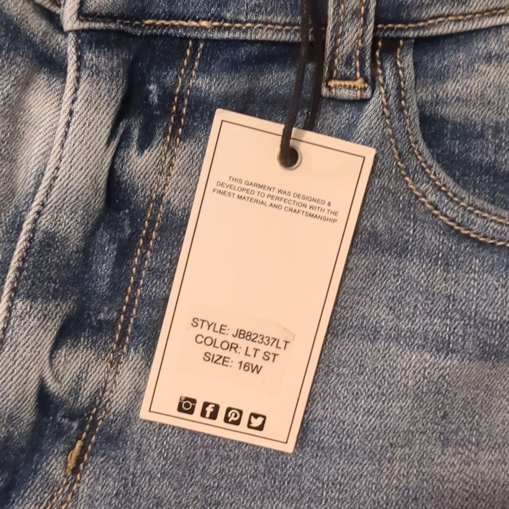 Judy Blue Judy blue distressed mid rise bootcut jeans size 16W Size 38" / US 16 / IT 52 - 4 Thumbnail