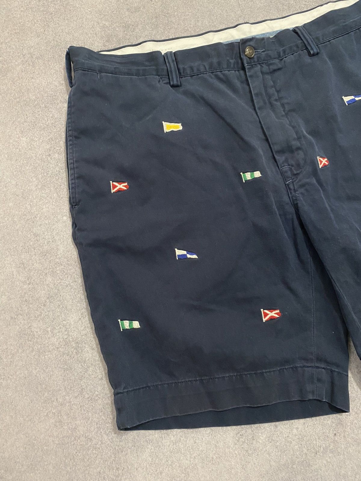Polo Ralph Lauren Polo Ralph Lauren Bedford Chino Shorts Embroidered Flags Size US 36 / EU 52 - 3 Thumbnail