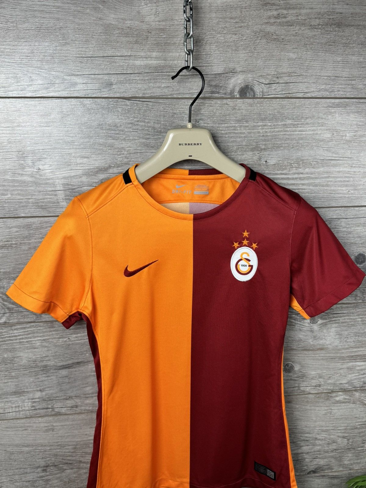 Nike NIKE WOMEN'S GALATASARAY AS 2015/2016 FOOTBALL SHIRT JERSEY Size S / US 4 / IT 40 - 3 Thumbnail