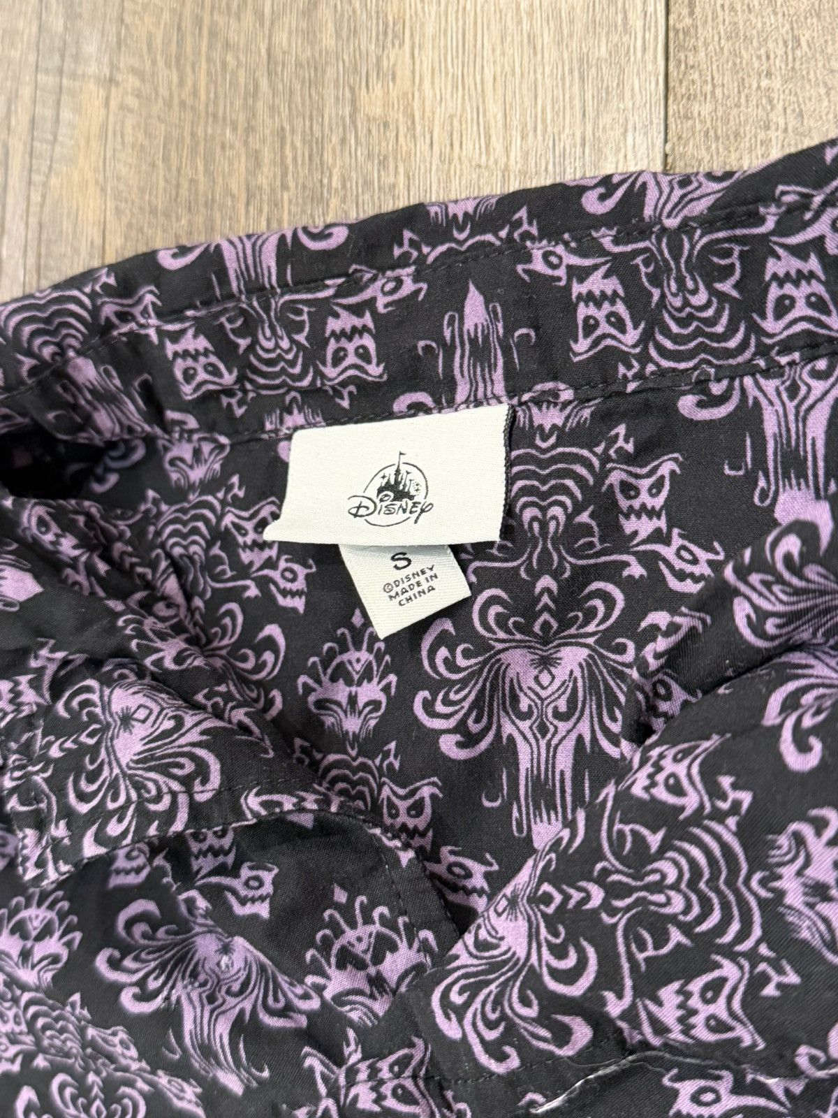 Disney Disney Haunted Mansion Purple Wallpaper Button Mens Shirt Size US S / EU 44-46 / 1 - 5 Thumbnail