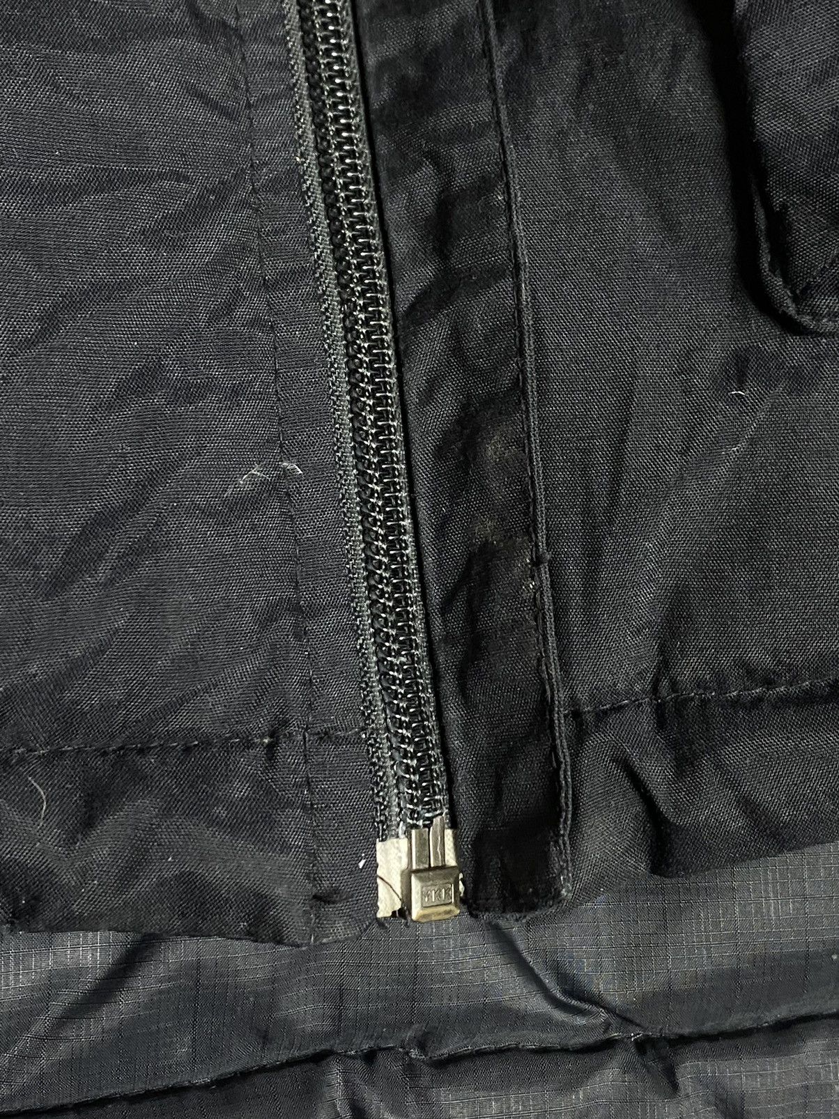 Nike Vintage 00s Nike ACG Down Reversible Black Vest Puffer L Size US L / EU 52-54 / 3 - 9 Thumbnail