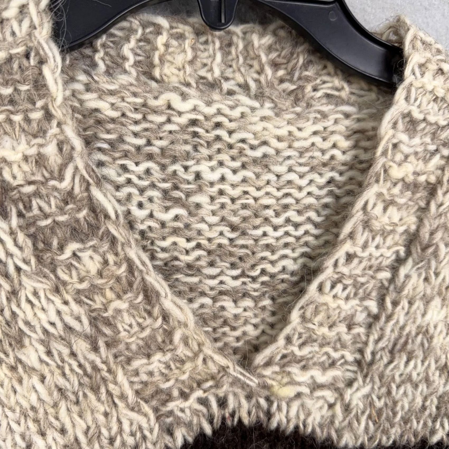 Vintage VINTAGE Handmade Sweater Womens Small Beige Leaf Fair Isle Cable Knit Pullover Size S / US 4 / IT 40 - 4 Thumbnail