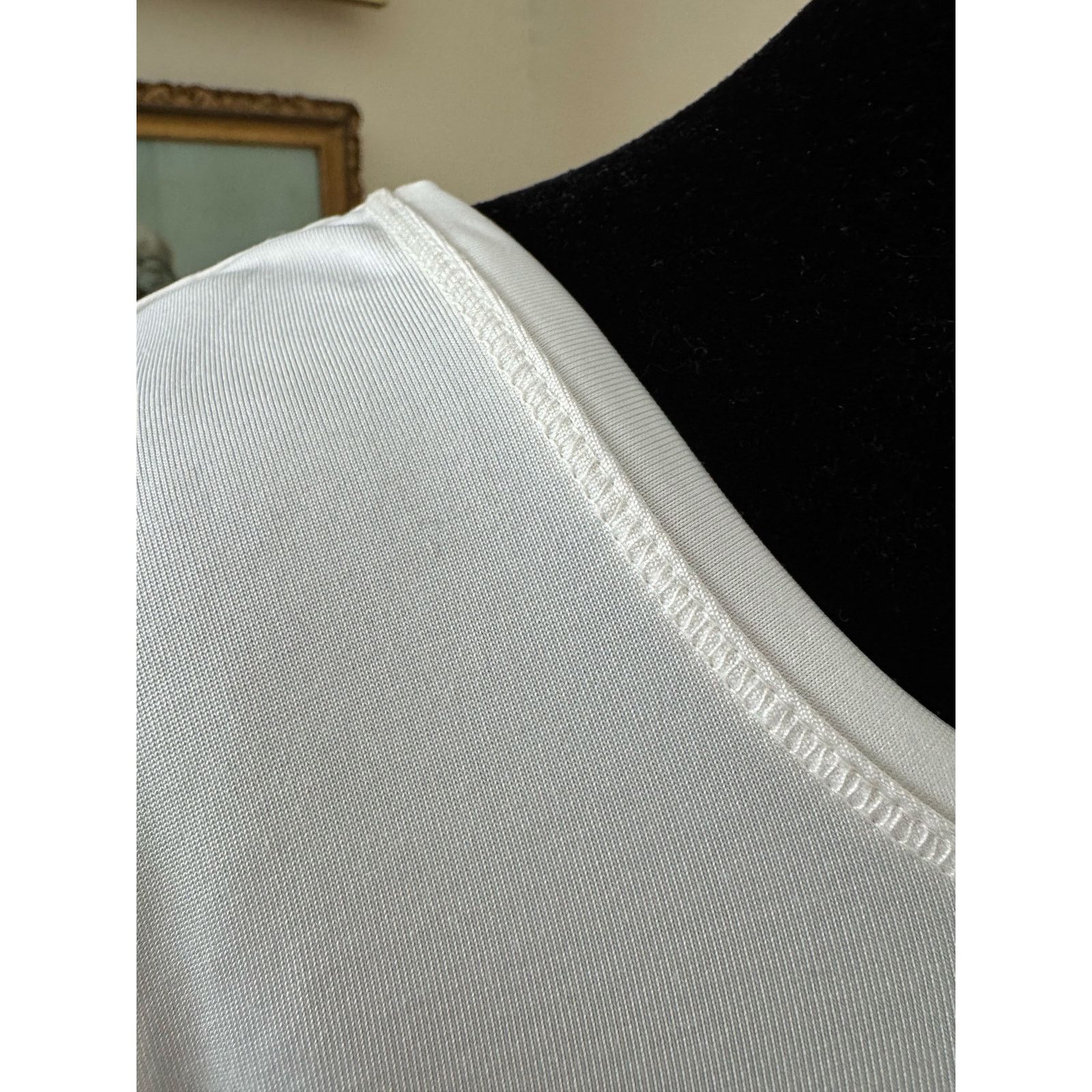 White House Black Market White House Black Market Long Sleeve White Scoop Neck Top M Size M / US 6-8 / IT 42-44 - 2 Thumbnail