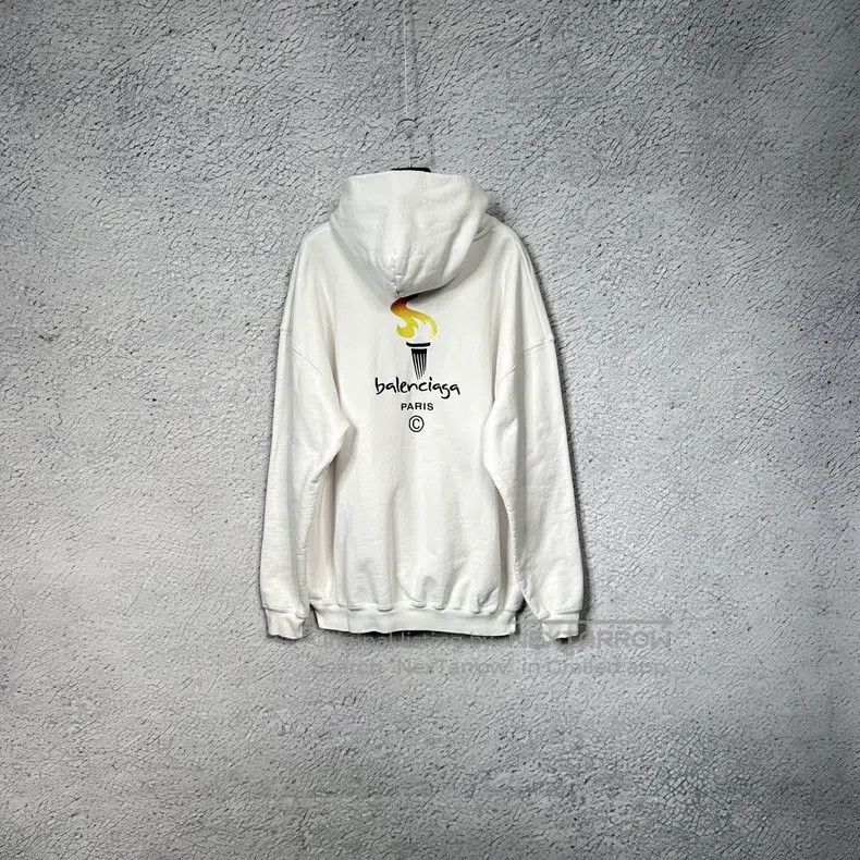 Balenciaga Balenciaga Torch logo hooded white sweatshirt Size US XXS / EU 40 - 2 Thumbnail